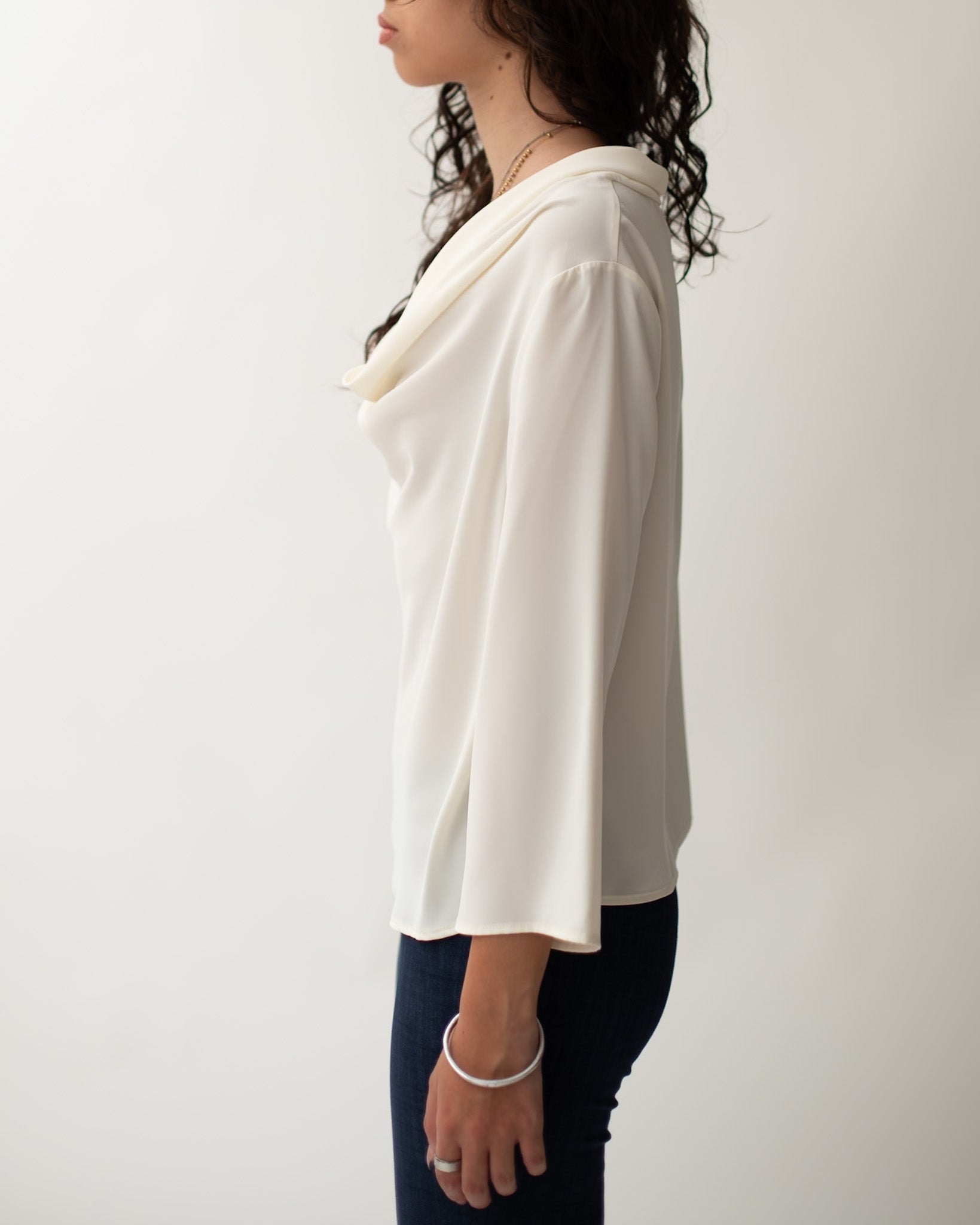 Blusa collo a gronda regular fit in mano seta - Spalato Uncategorized - Hope Abbigliamento e Accessori Donna Online