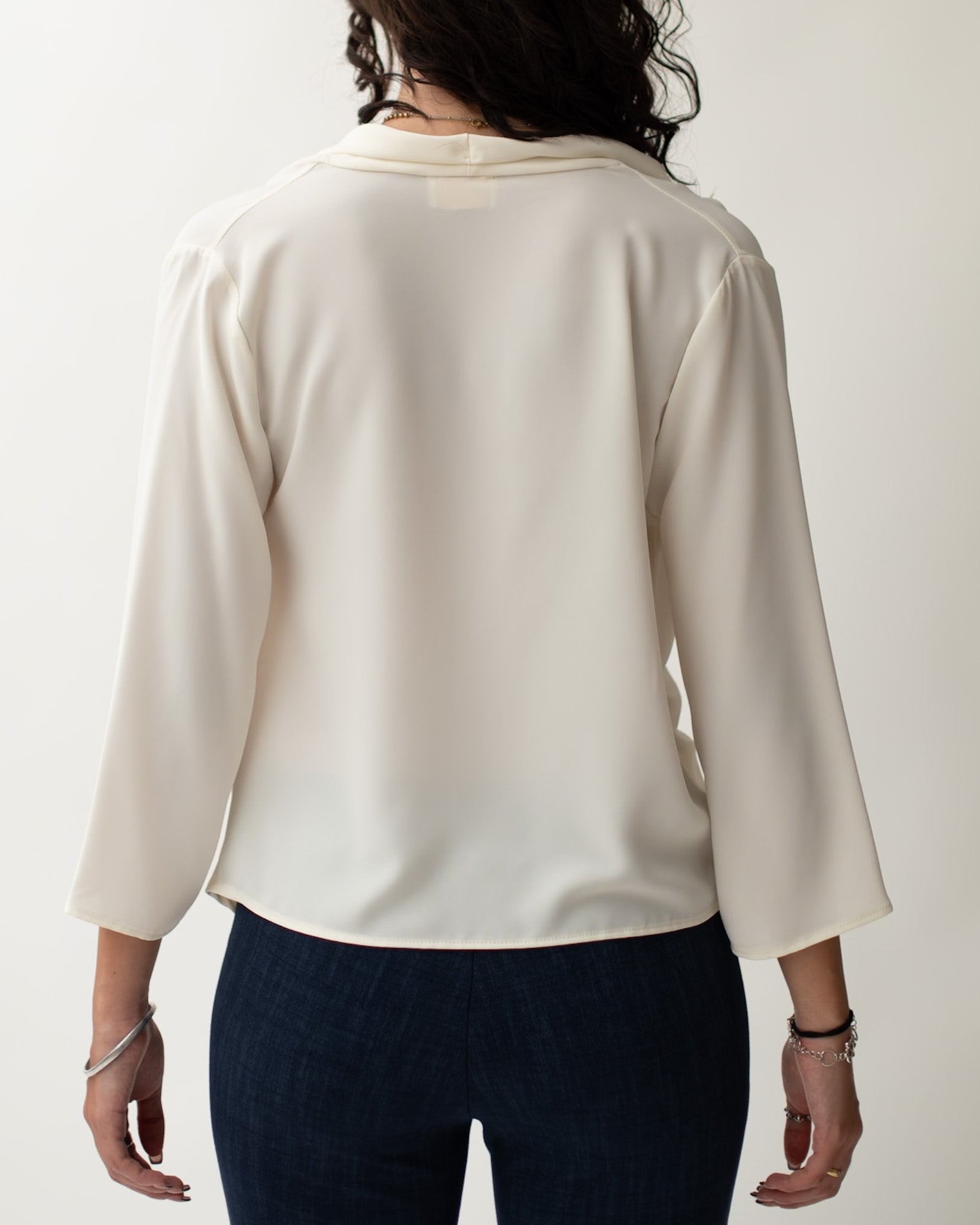 Blusa collo a gronda regular fit in mano seta - Spalato