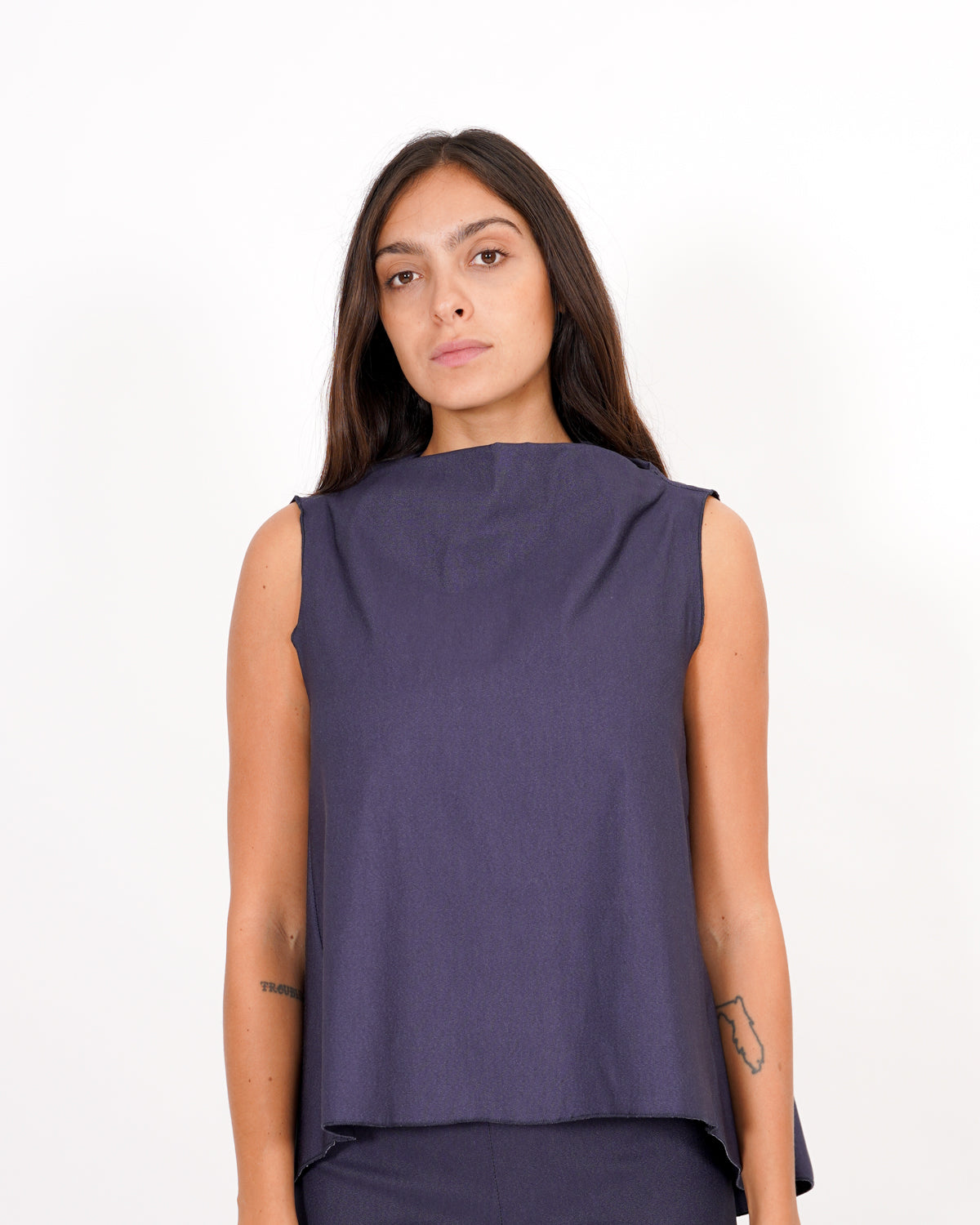 Blusa con collo a vulcano in bengalina stretch - Tricella