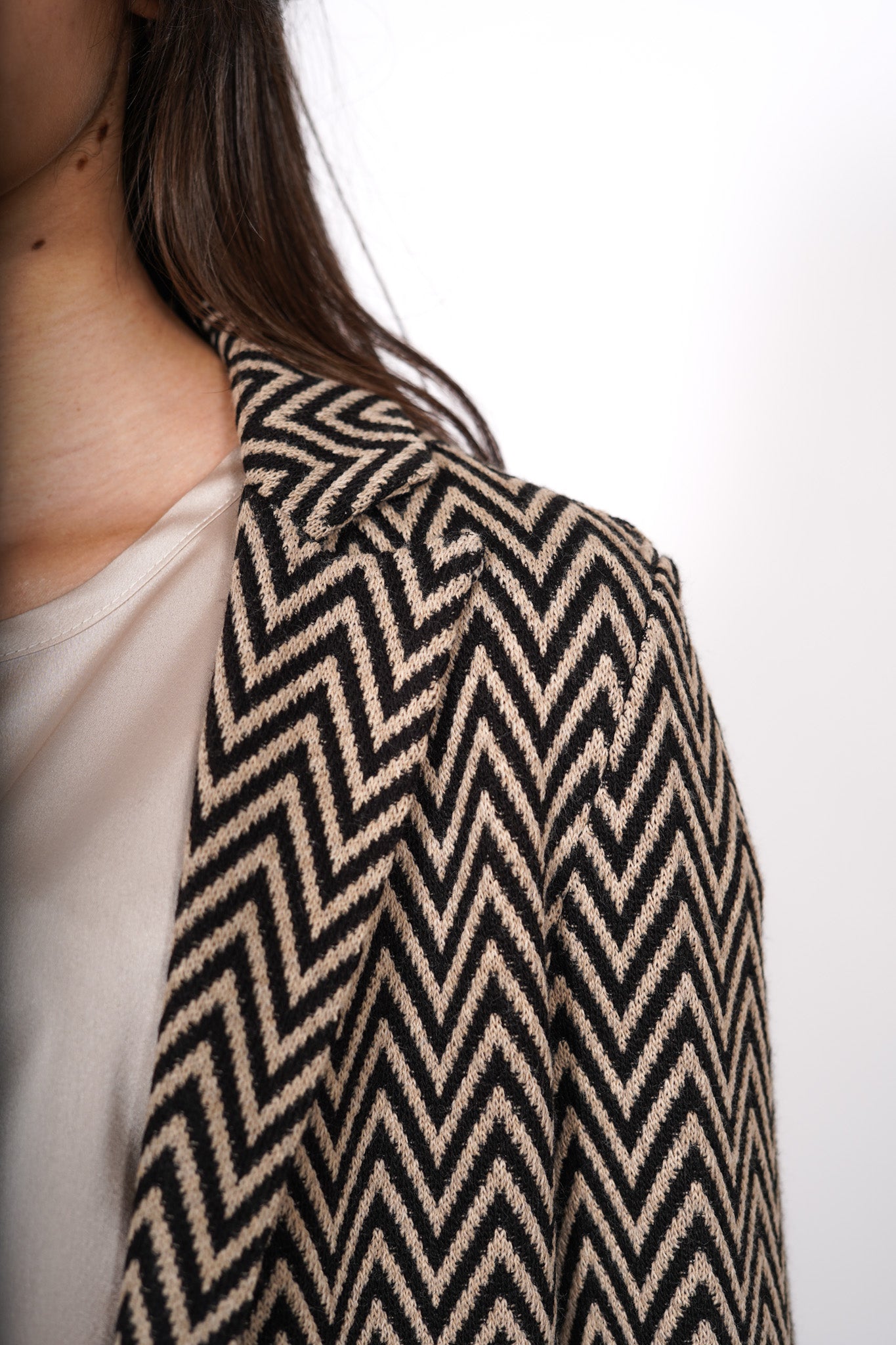 Giacca disegno geometrico stondata sul retro - Parigi Uncategorized - Hope Abbigliamento e Accessori Donna Online