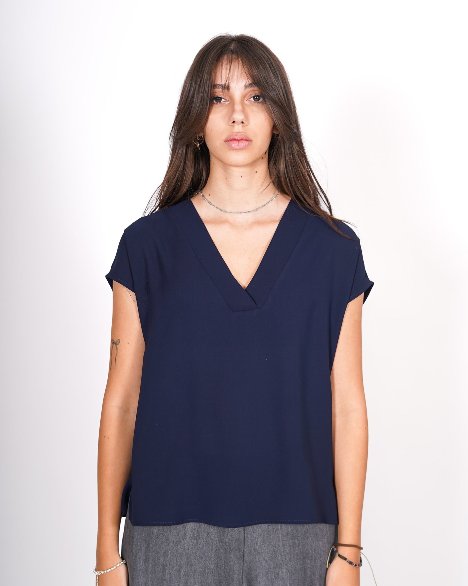 Blusa scollo a v in mano seta - Samira Uncategorized - Hope Abbigliamento e Accessori Donna Online