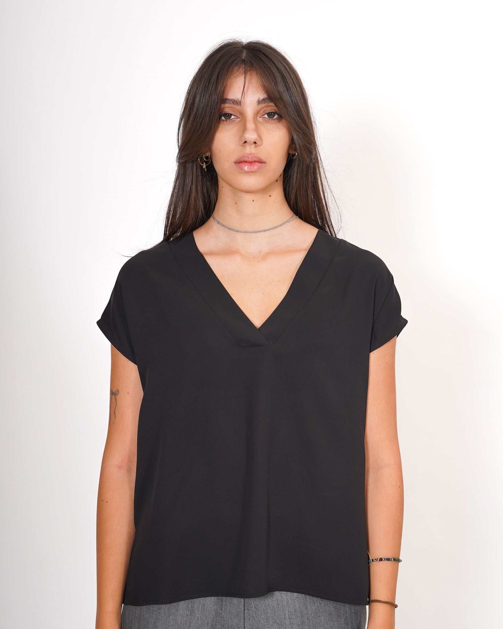 Blusa scollo a v in mano seta - Samira Uncategorized - Hope Abbigliamento e Accessori Donna Online