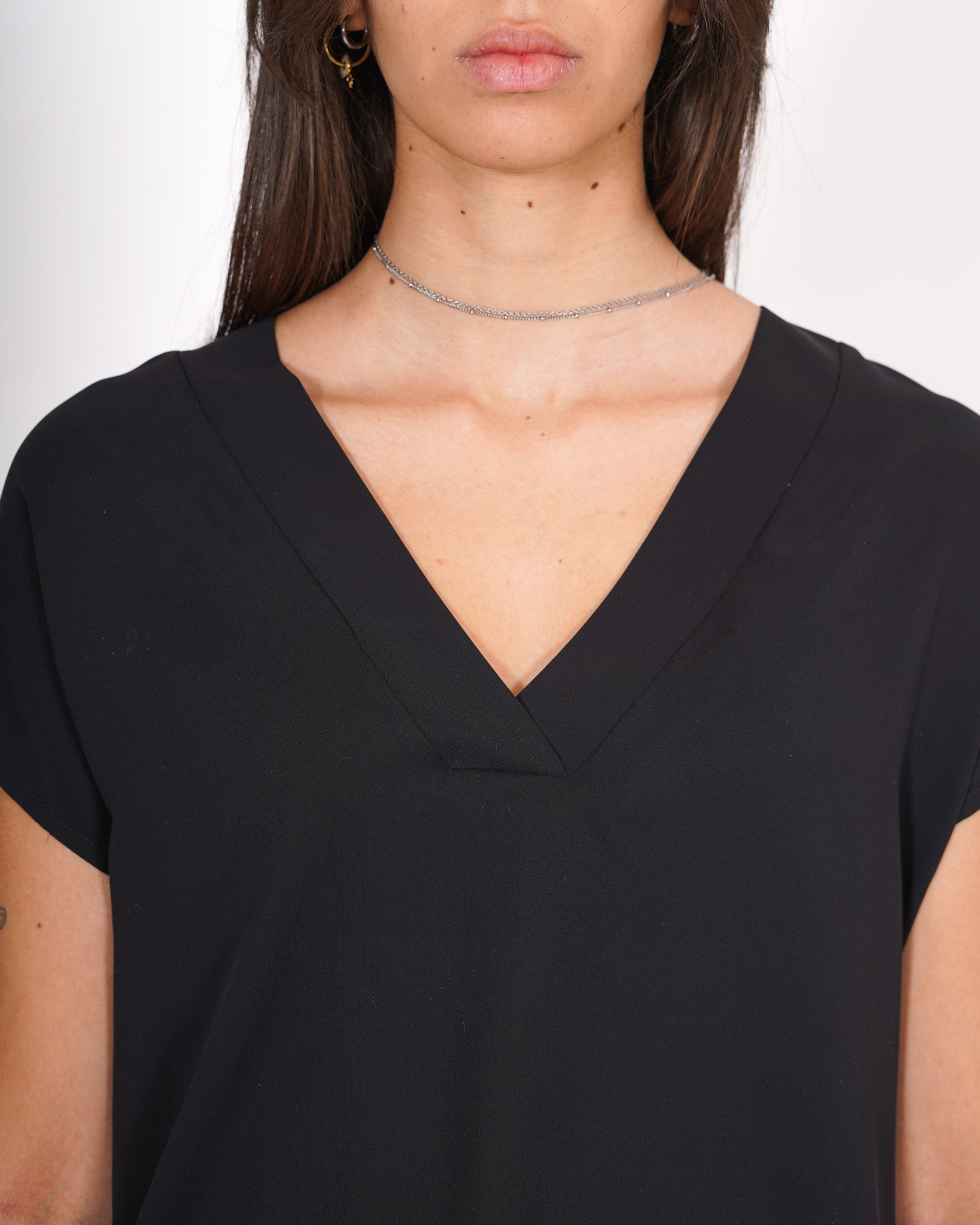 Blusa scollo a v in mano seta - Samira Uncategorized - Hope Abbigliamento e Accessori Donna Online