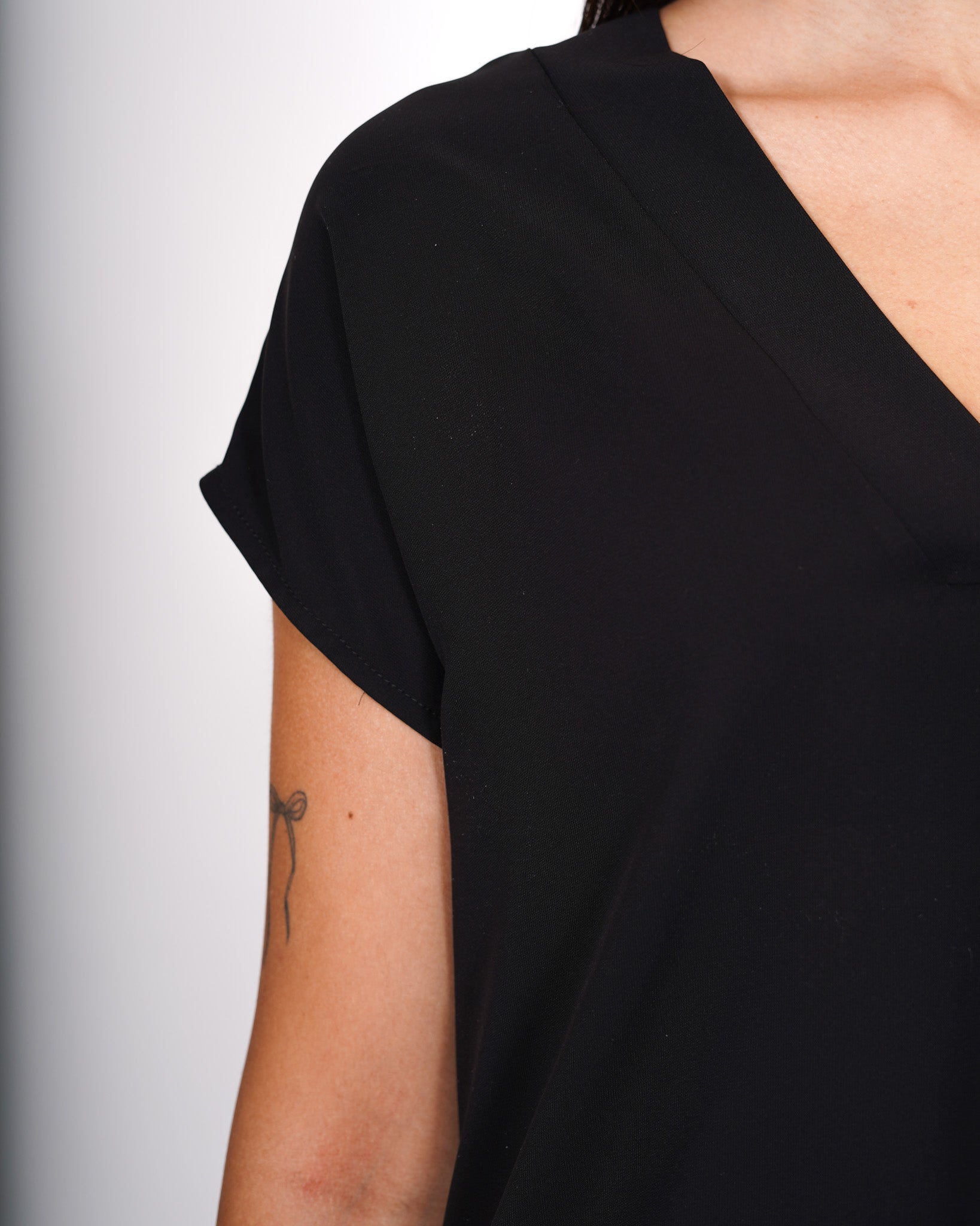 Blusa scollo a v in mano seta - Samira Uncategorized - Hope Abbigliamento e Accessori Donna Online