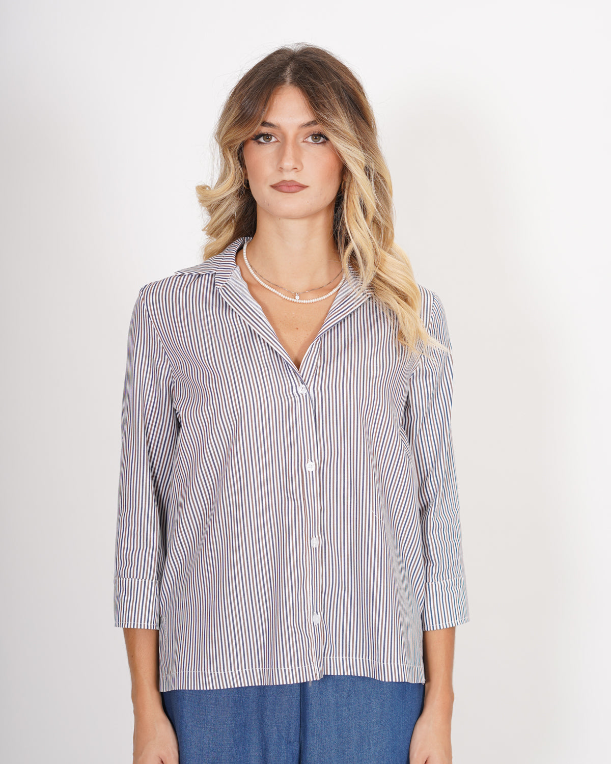 Camicia slim fit scollo a v in cotone rigato - Vorbek Uncategorized - Hope Abbigliamento e Accessori Donna Online