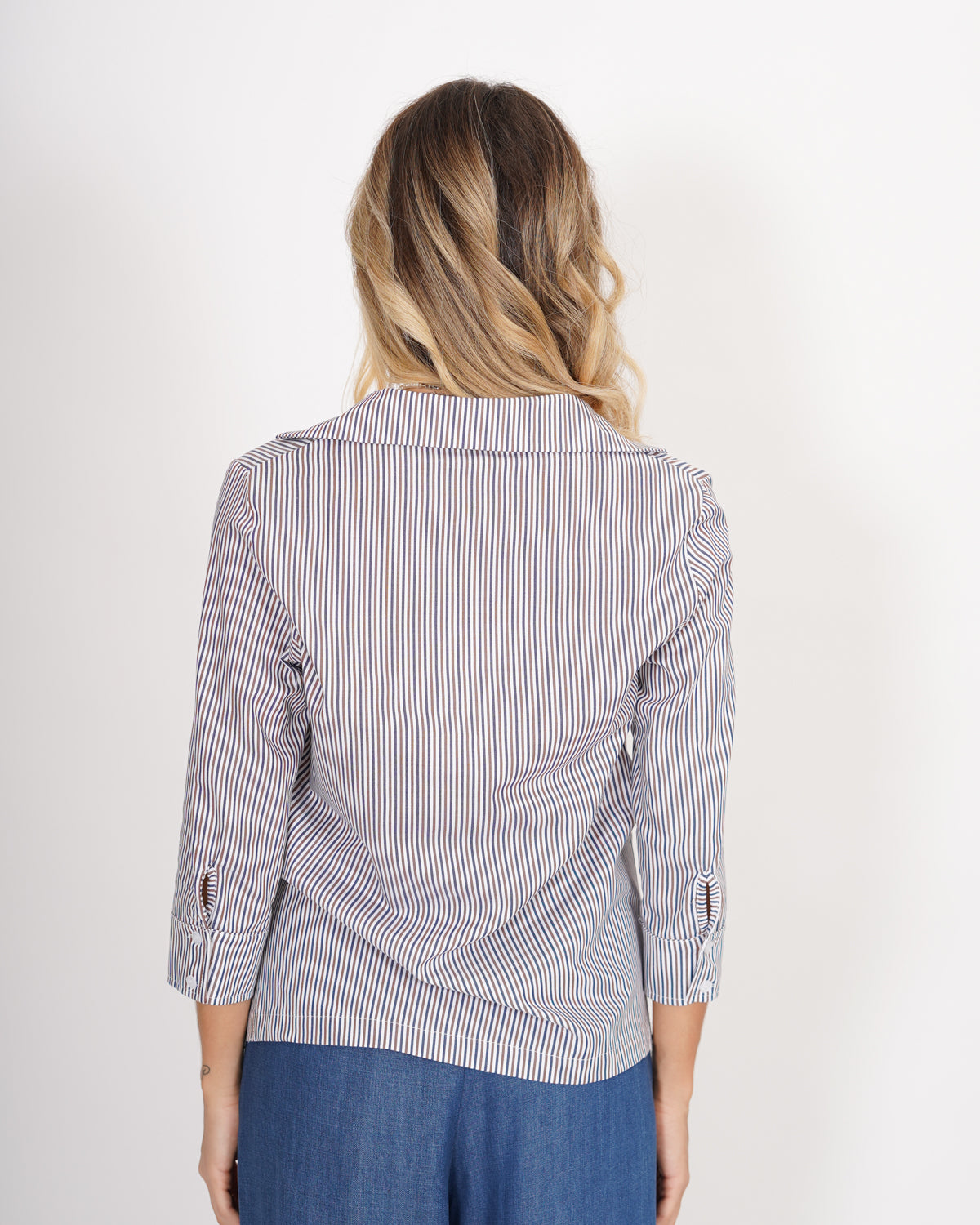 Camicia slim fit scollo a v in cotone rigato - Vorbek Uncategorized - Hope Abbigliamento e Accessori Donna Online