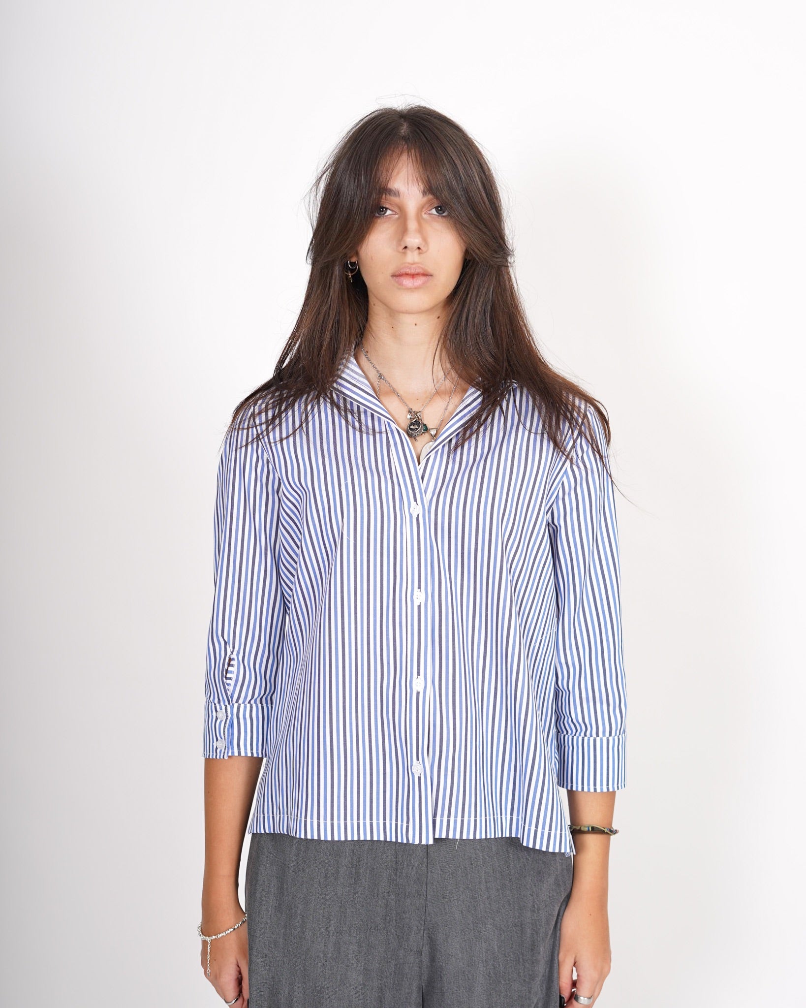 Camicia slim fit scollo a v in cotone rigato - Vorbek Uncategorized - Hope Abbigliamento e Accessori Donna Online