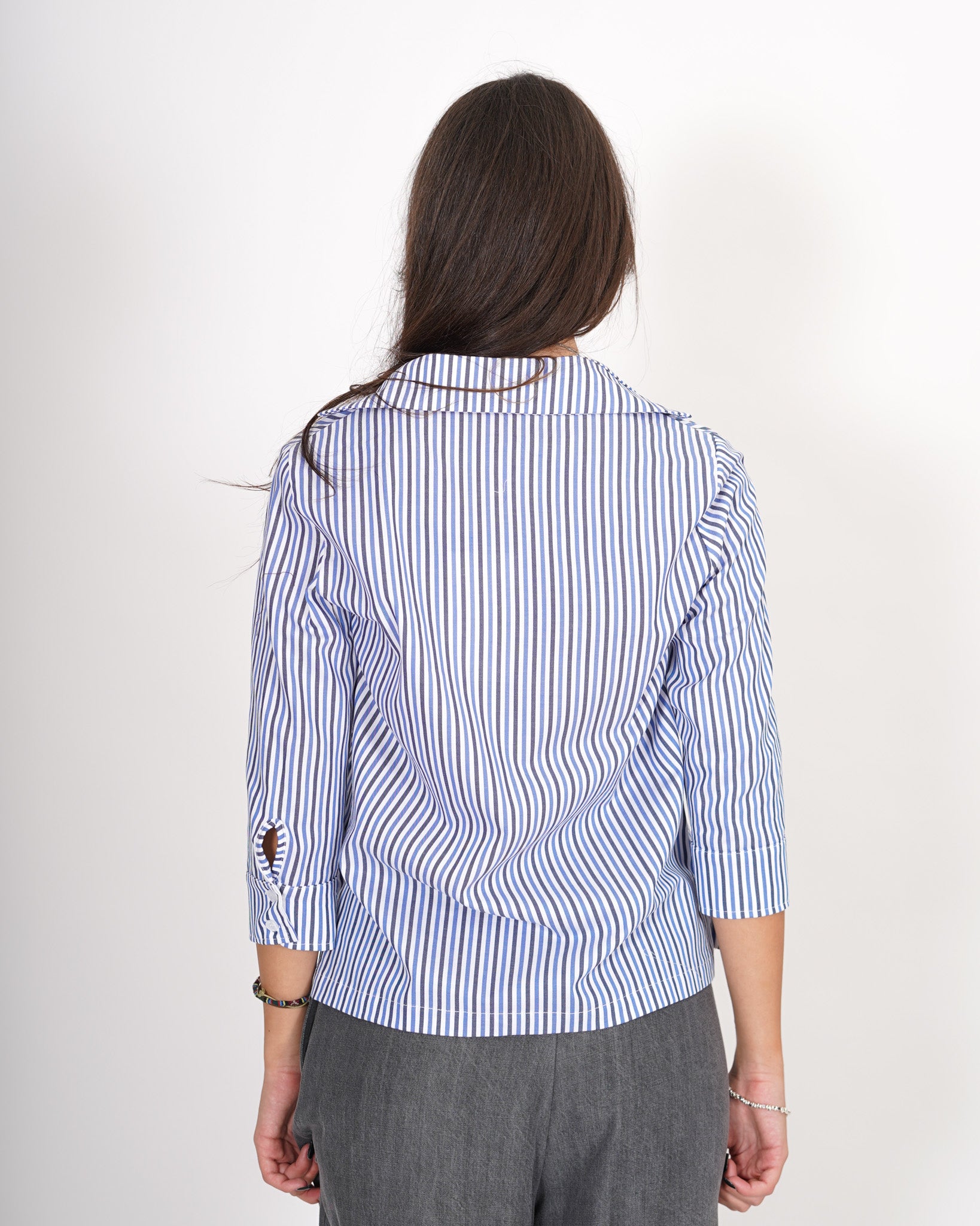 Camicia slim fit scollo a v in cotone rigato - Vorbek Uncategorized - Hope Abbigliamento e Accessori Donna Online