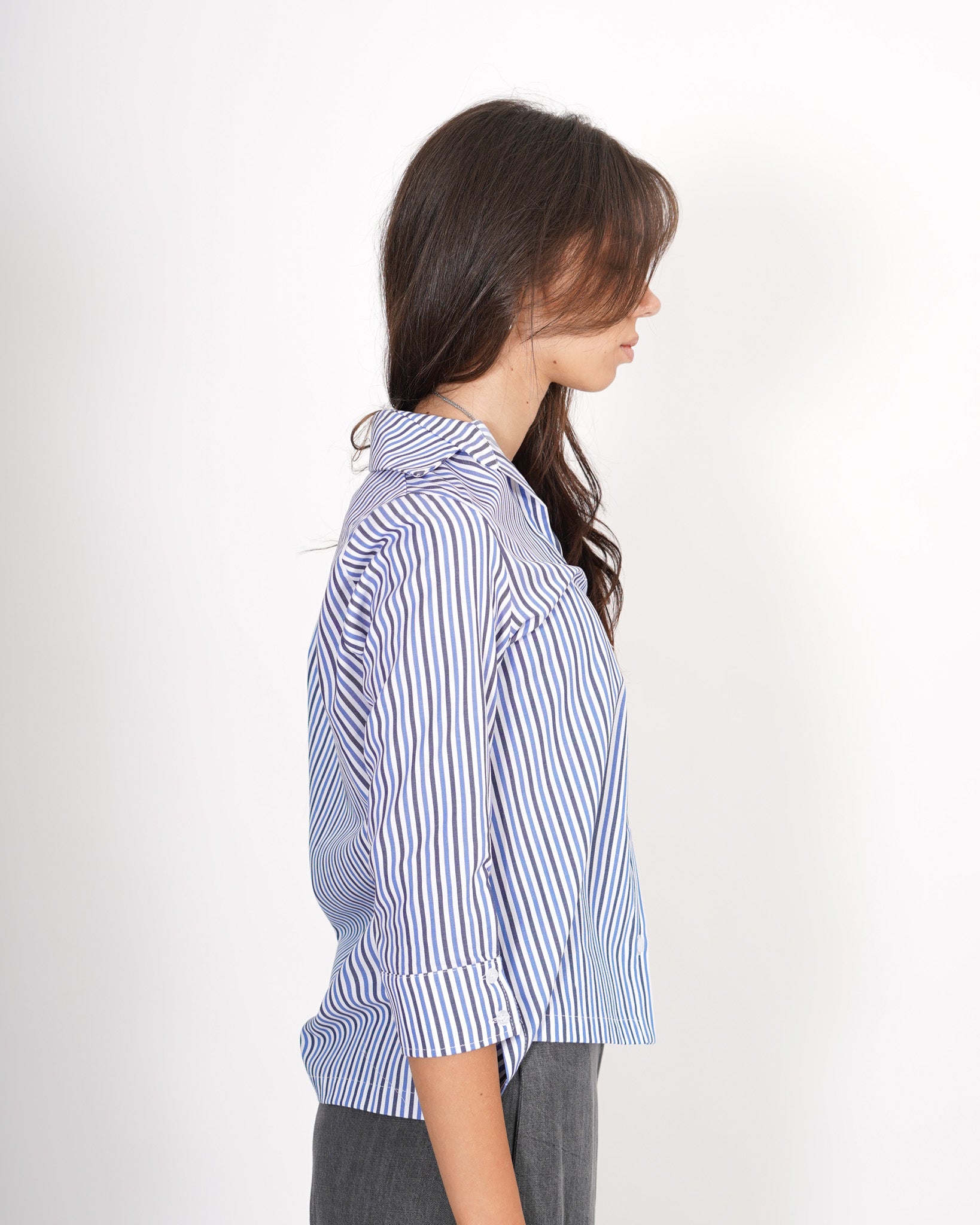 Camicia slim fit scollo a v in cotone rigato - Vorbek Uncategorized - Hope Abbigliamento e Accessori Donna Online