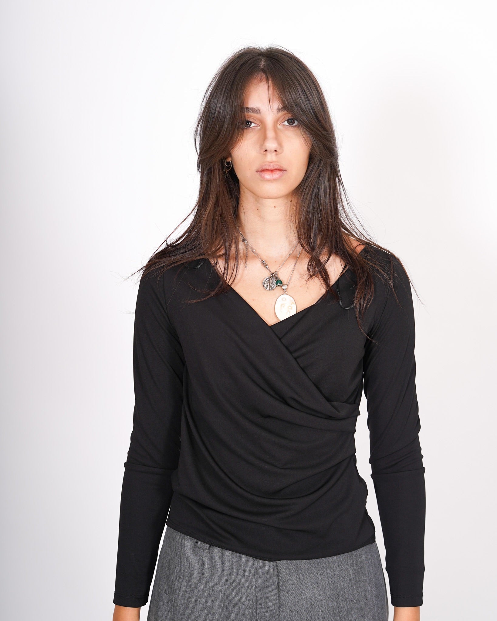 Blusa slim fit scollo a v incrociato in jersey - Medrov Uncategorized - Hope Abbigliamento e Accessori Donna Online