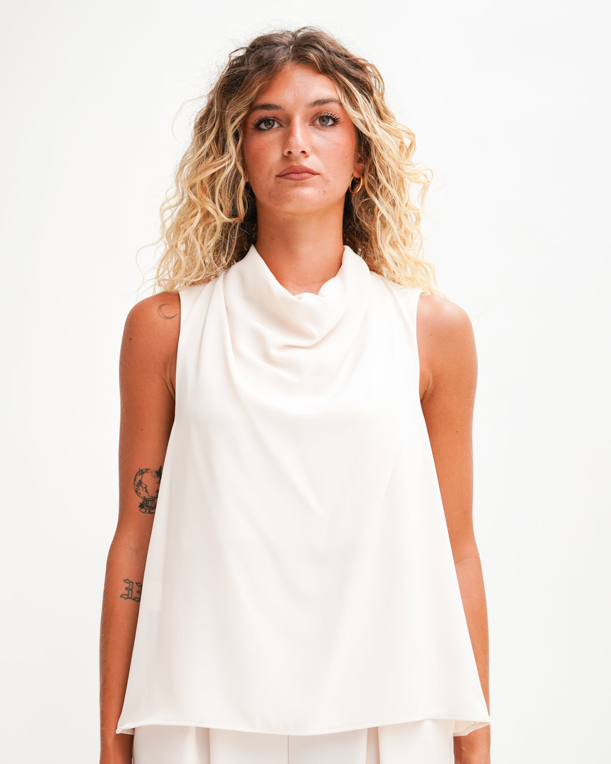 Blusa smanicata con collo a gronda in cady crepe - Oradea Uncategorized - Hope Abbigliamento e Accessori Donna Online