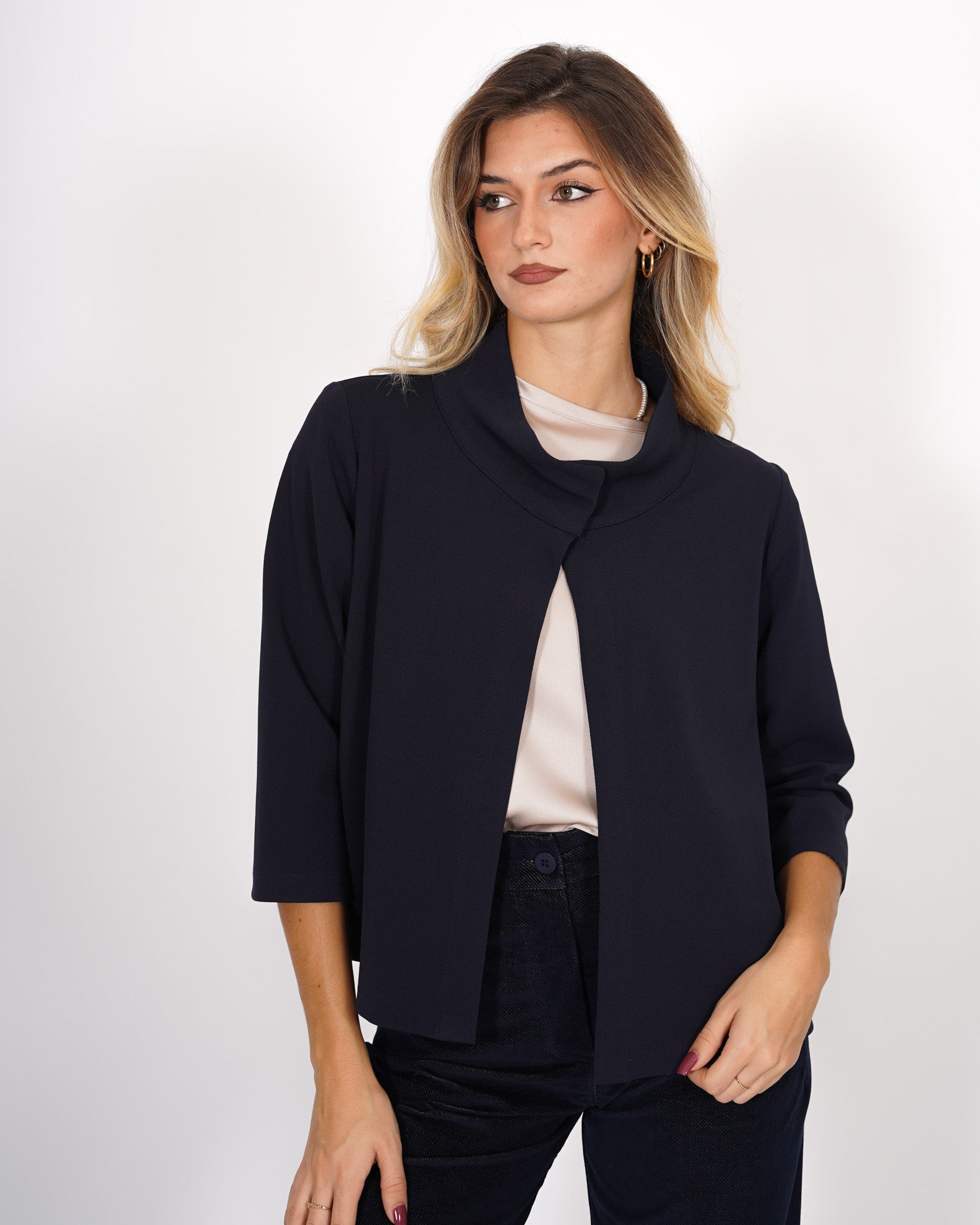 Giacca corta con bottone sul collo - Yucatan Uncategorized - Hope Abbigliamento e Accessori Donna Online