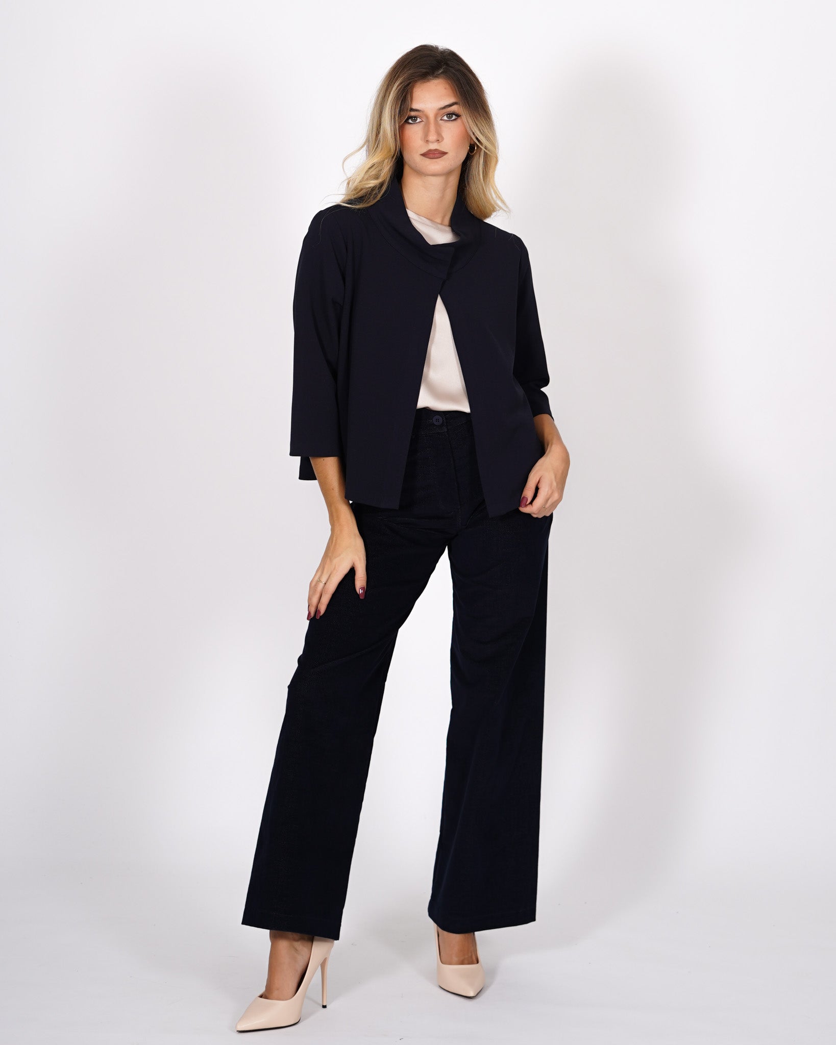 Giacca corta con bottone sul collo - Yucatan Uncategorized - Hope Abbigliamento e Accessori Donna Online