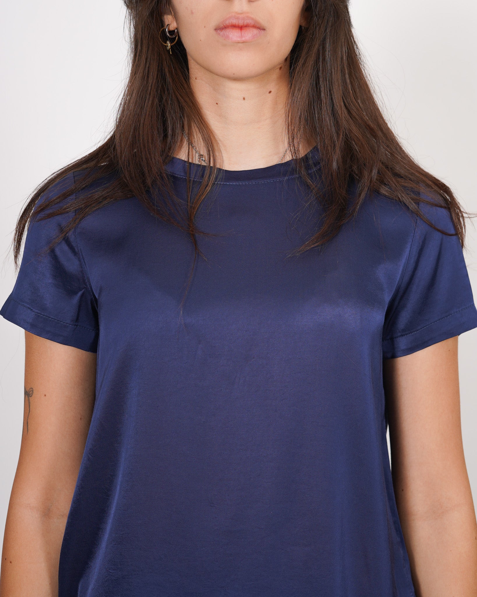 Blusa girocollo mezza manica in raso - Rewill