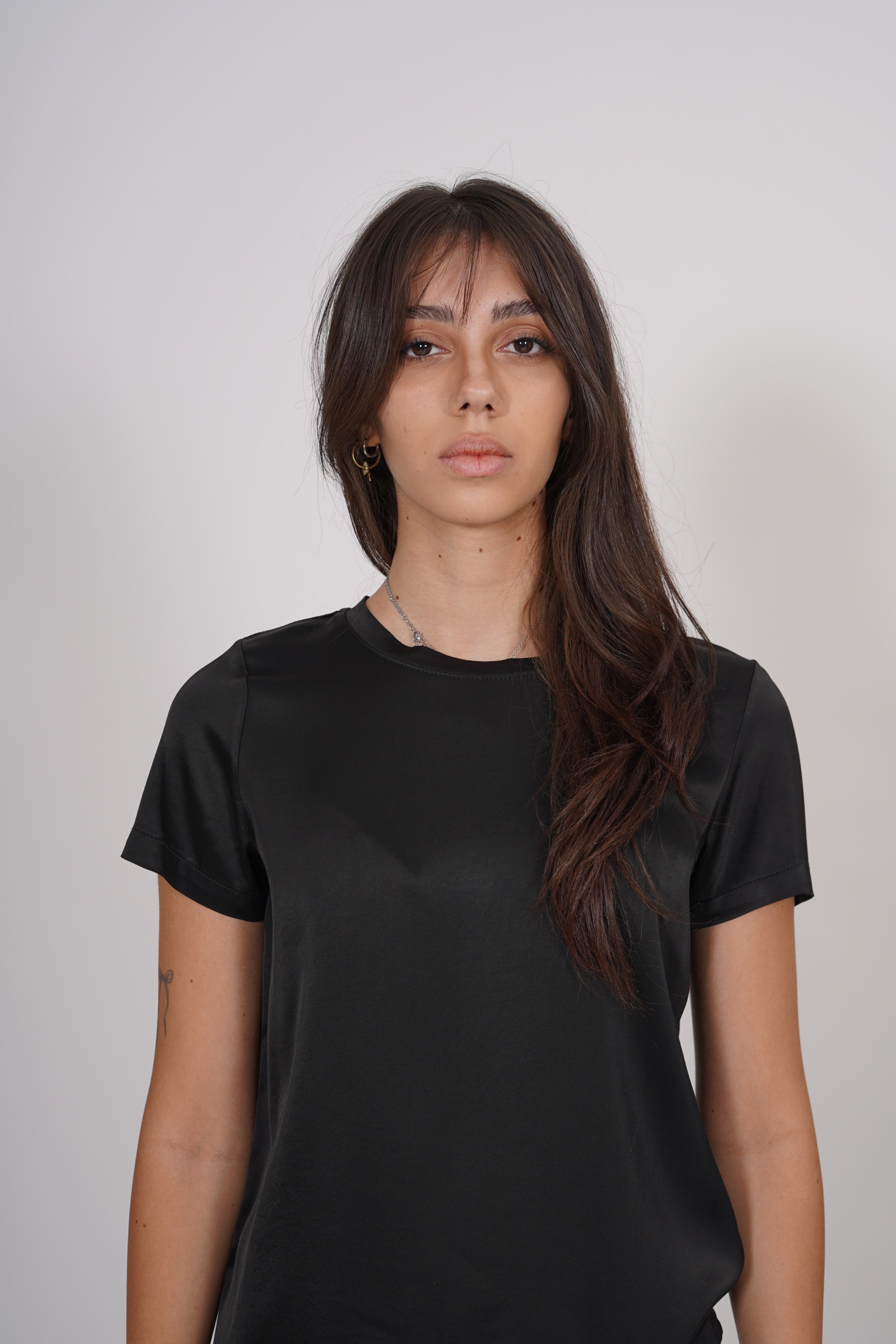 Blusa girocollo mezza manica in raso - Rewill