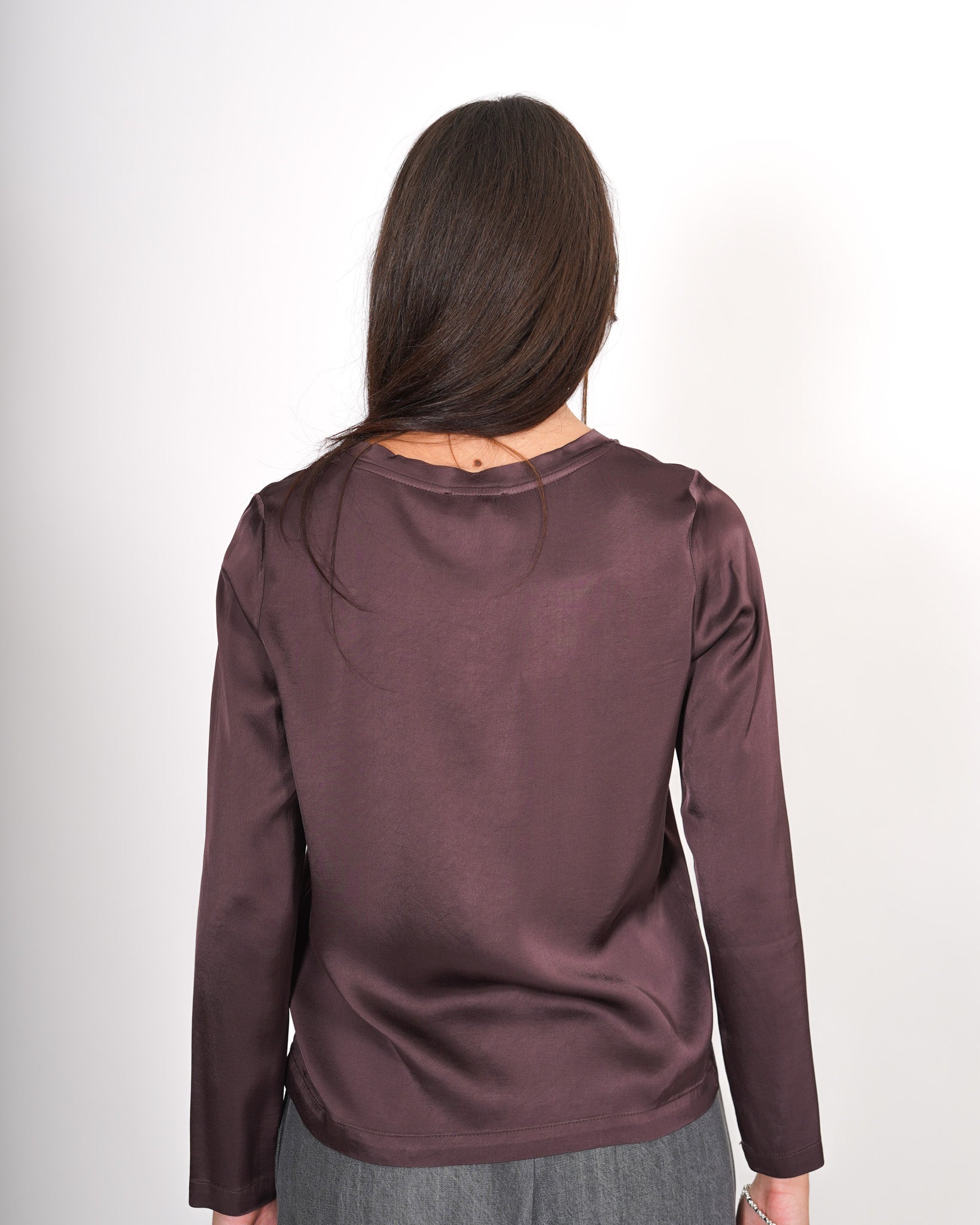 Blusa girocollo regular fit in raso - Verzellino Uncategorized - Hope Abbigliamento e Accessori Donna Online