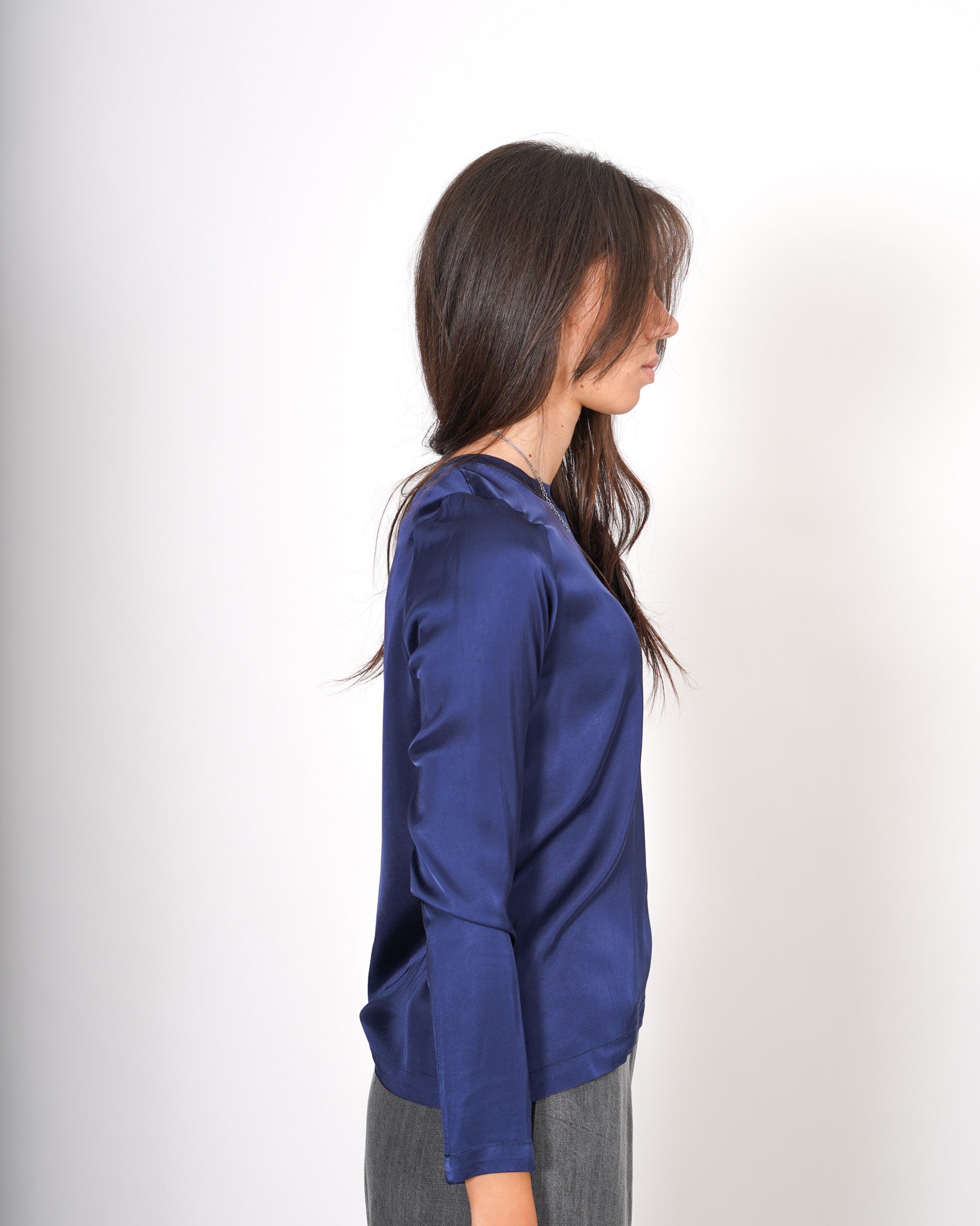 Blusa girocollo regular fit in raso - Verzellino Uncategorized - Hope Abbigliamento e Accessori Donna Online