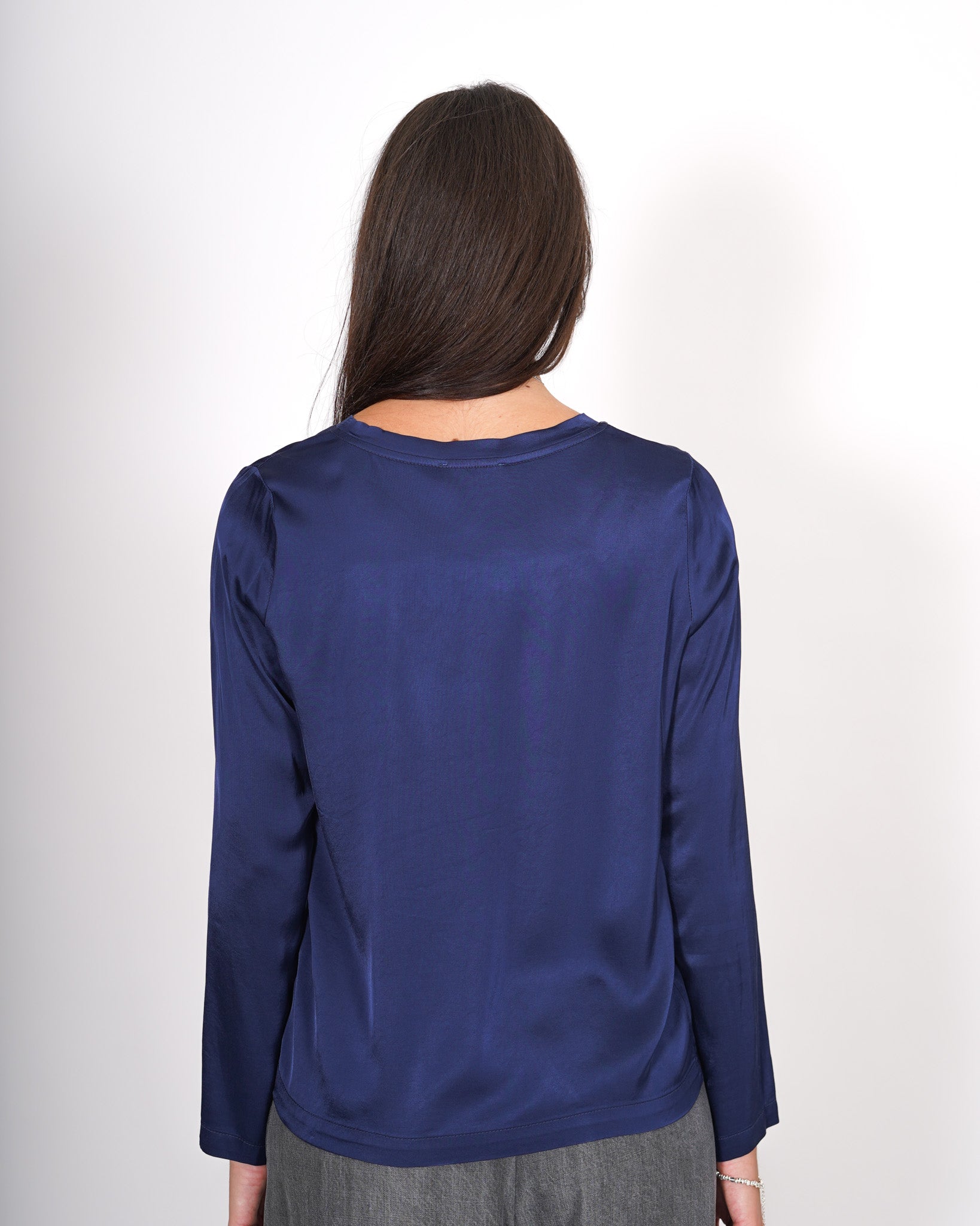 Blusa girocollo regular fit in raso - Verzellino Uncategorized - Hope Abbigliamento e Accessori Donna Online