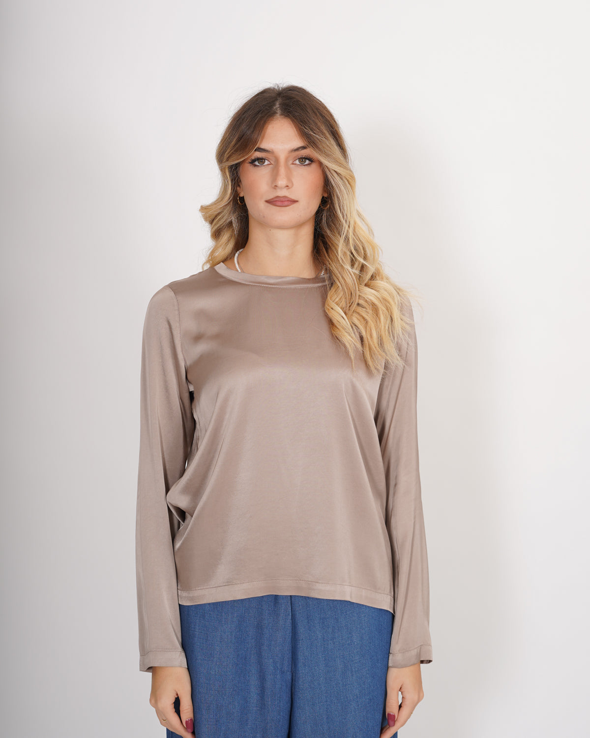 Blusa girocollo regular fit in raso - Verzellino