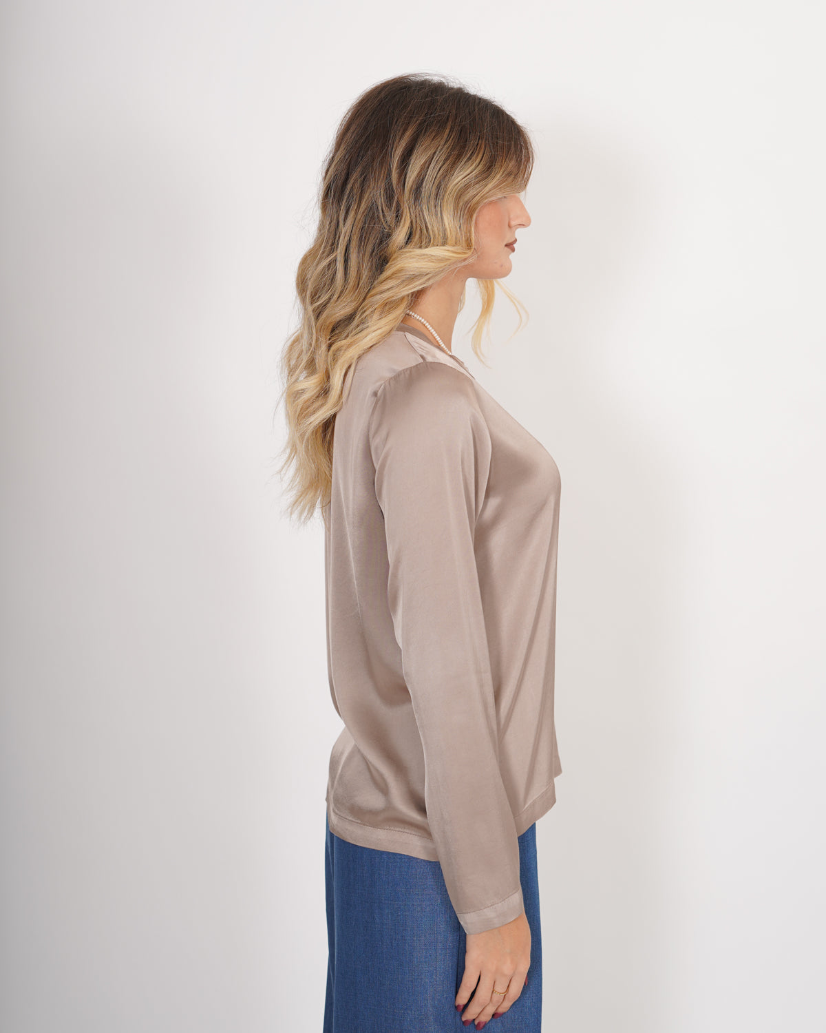 Blusa girocollo regular fit in raso - Verzellino