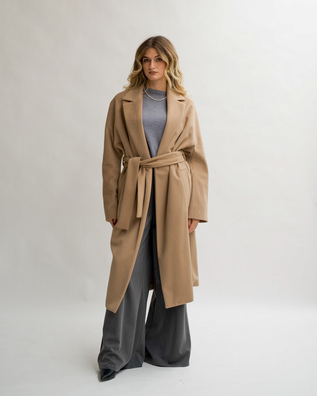 Cappotto lungo con cintura rimovibile, tasche e spalla costruita - Mister Uncategorized - Hope Abbigliamento e Accessori Donna Online