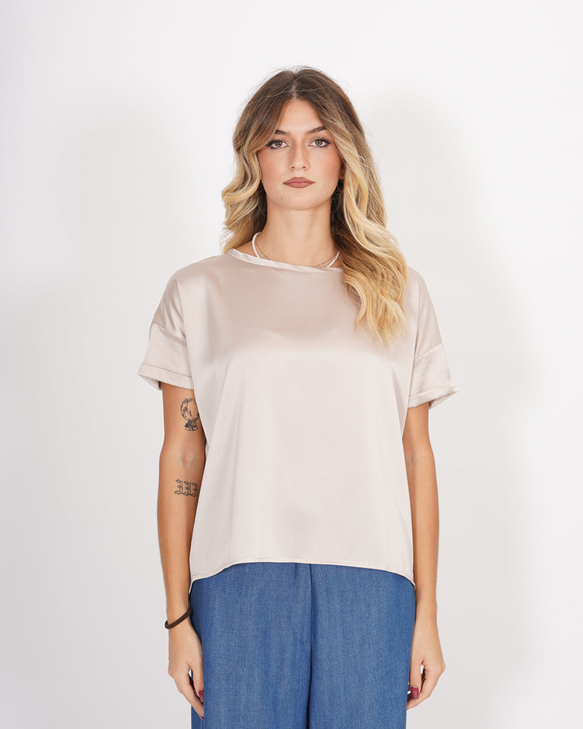 Blusa girocollo mezza manica con risvolto box fit  - Madonna