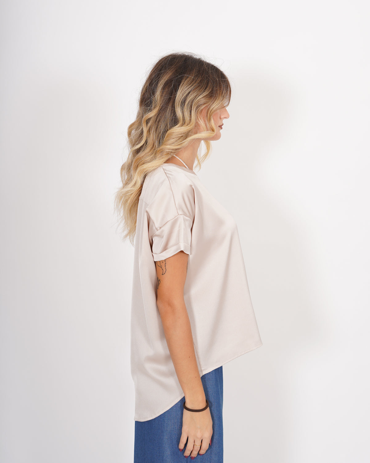 Blusa girocollo mezza manica con risvolto box fit  - Madonna