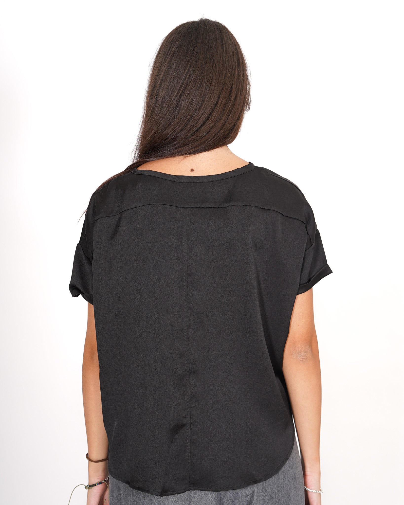 Blusa girocollo mezza manica con risvolto box fit  - Madonna