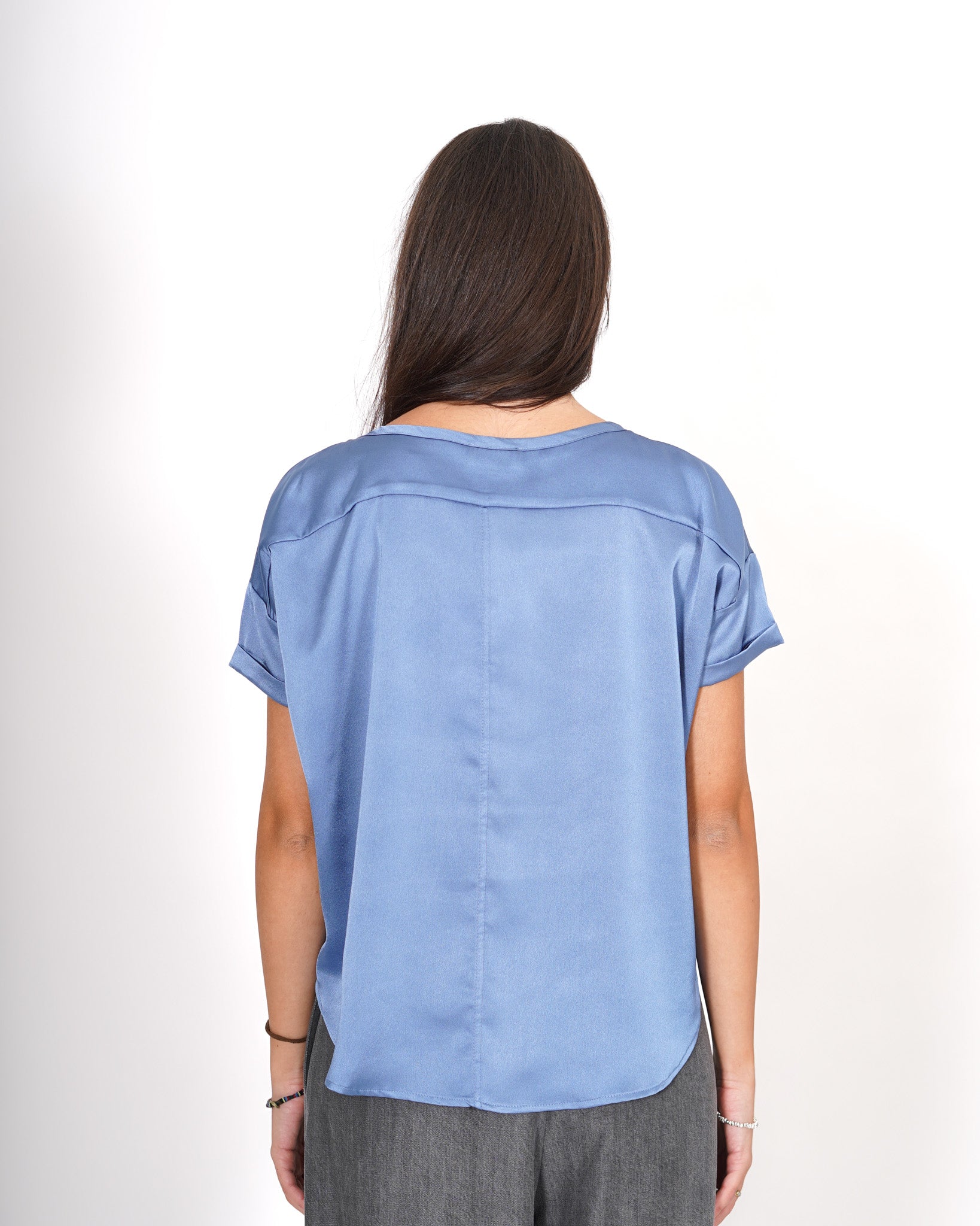 Blusa girocollo mezza manica con risvolto box fit  - Madonna