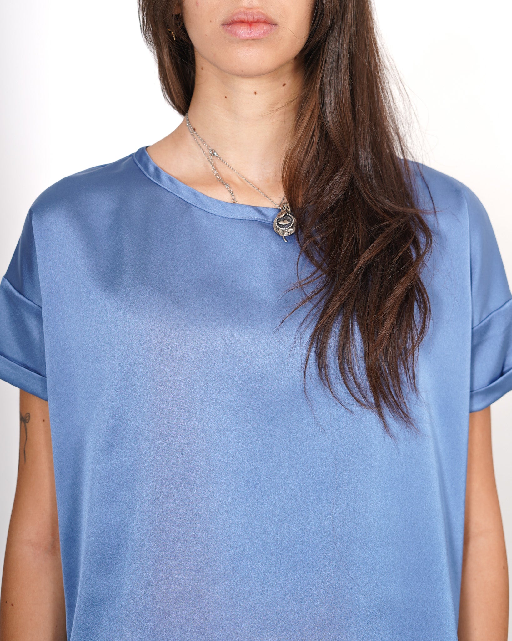 Blusa girocollo mezza manica con risvolto box fit  - Madonna