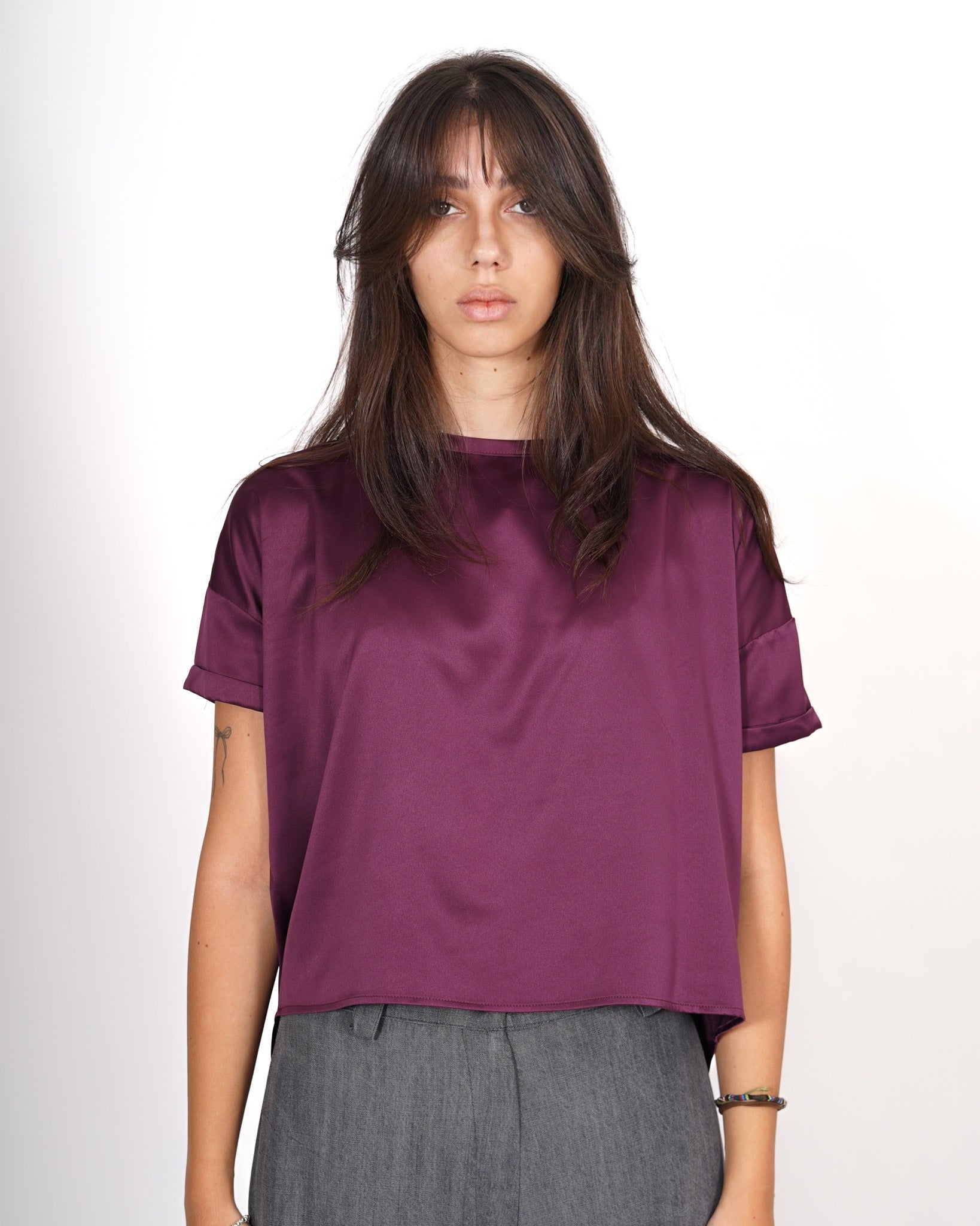 Blusa girocollo mezza manica con risvolto box fit  - Madonna