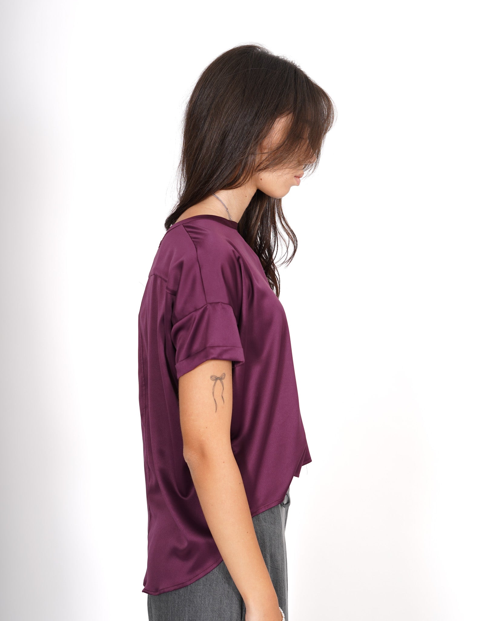 Blusa girocollo mezza manica con risvolto box fit  - Madonna