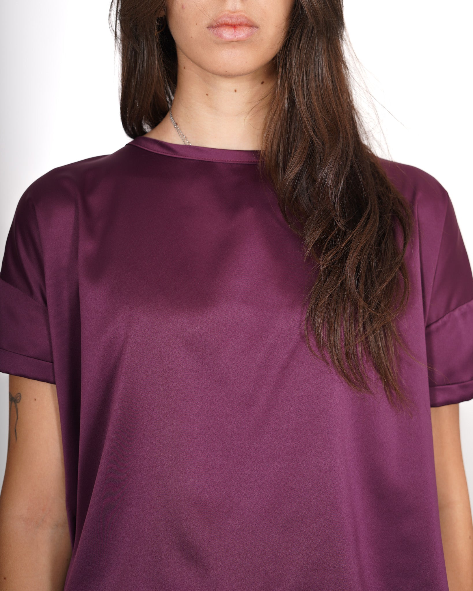 Blusa girocollo mezza manica con risvolto box fit  - Madonna