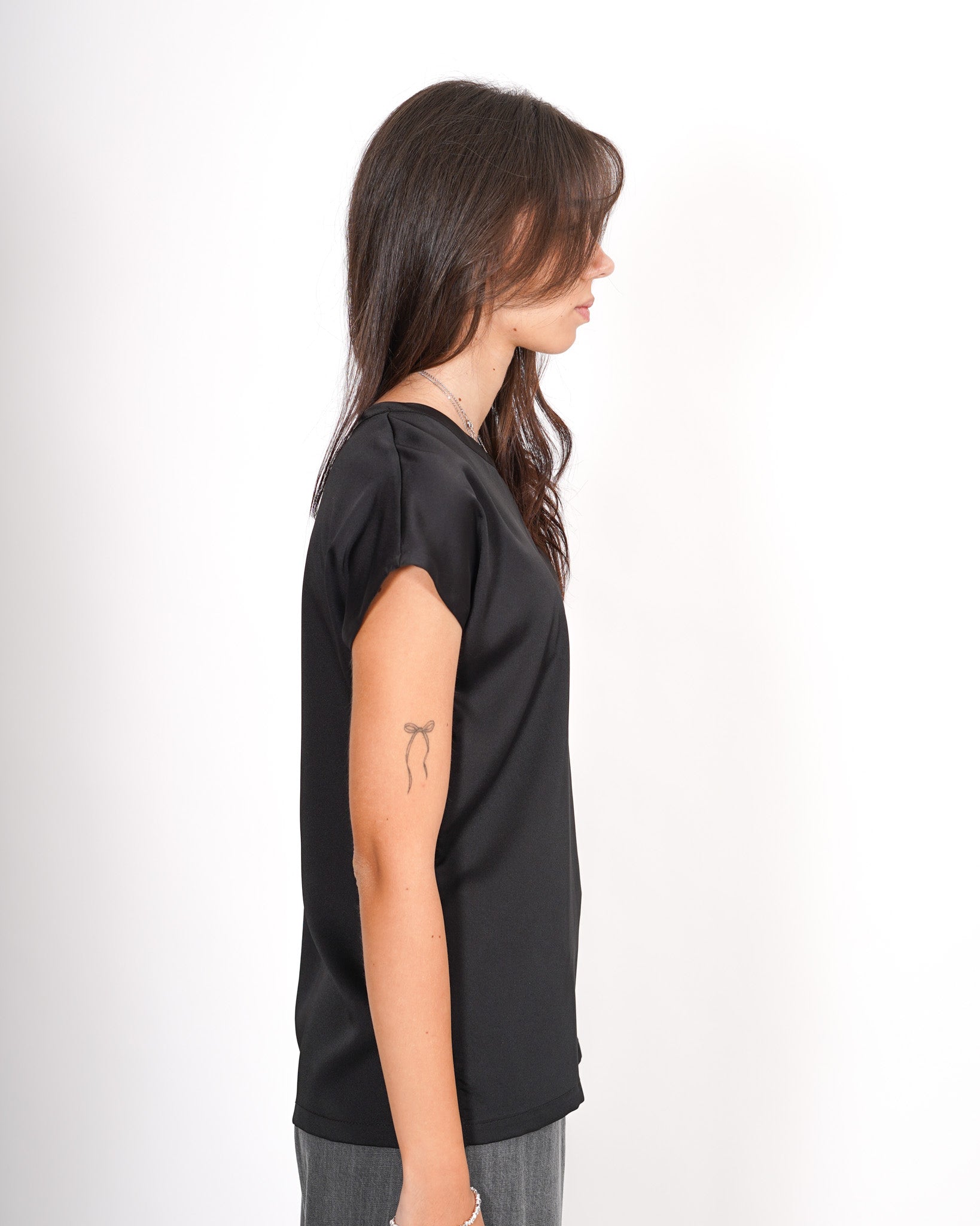 Blusa girocollo mezza manica in raso - Perry