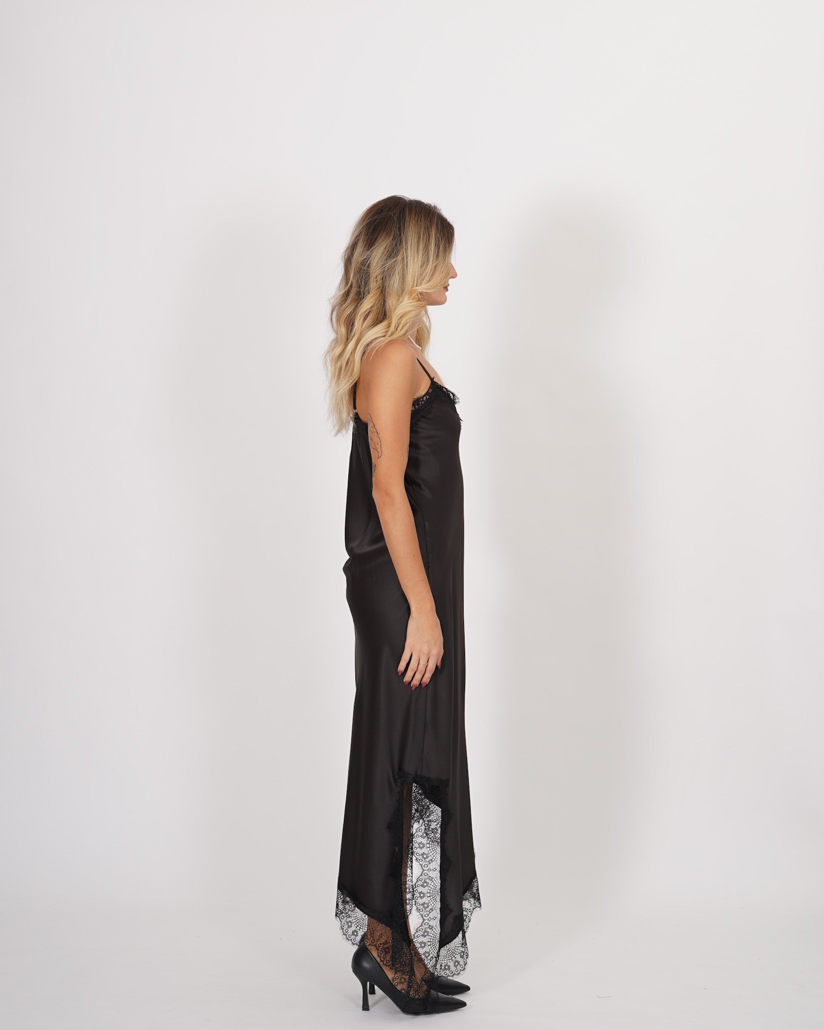 Abito lingerie con pizzo asimmetrico in mano raso- Baiocco Uncategorized - Hope Abbigliamento e Accessori Donna Online