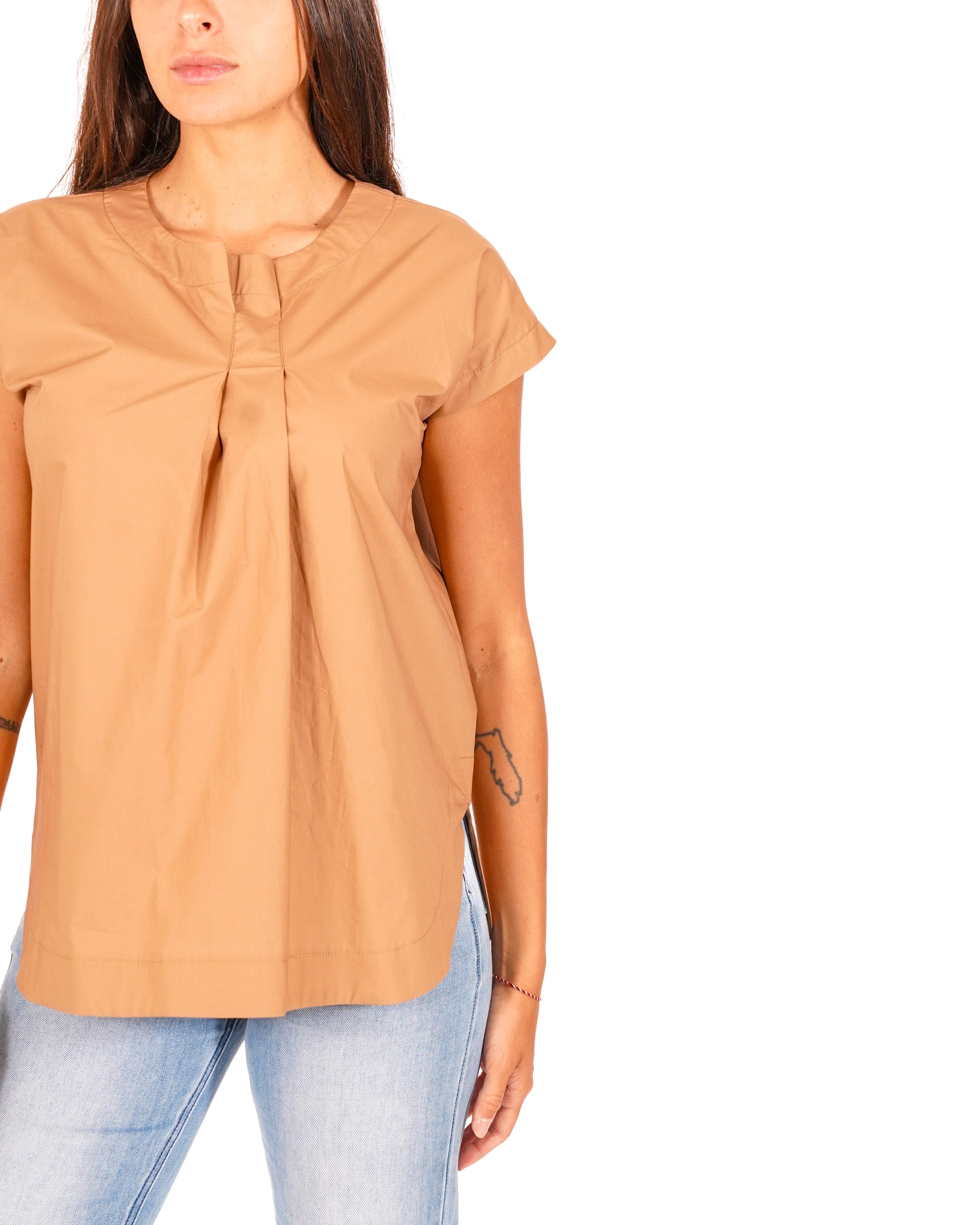 Blusa smanicata con dettaglio frontale - Terenzia