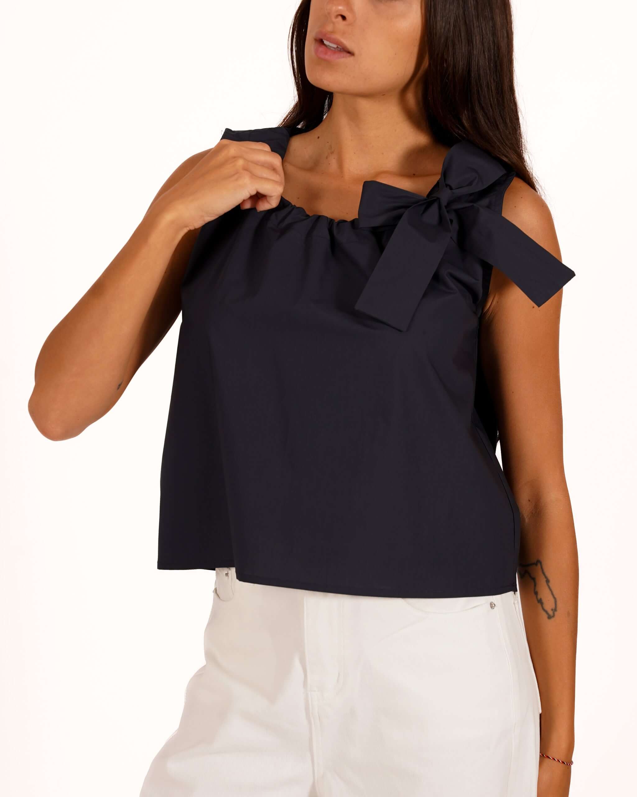 Blusa smanicata con fiocco in cotone - Silvia
