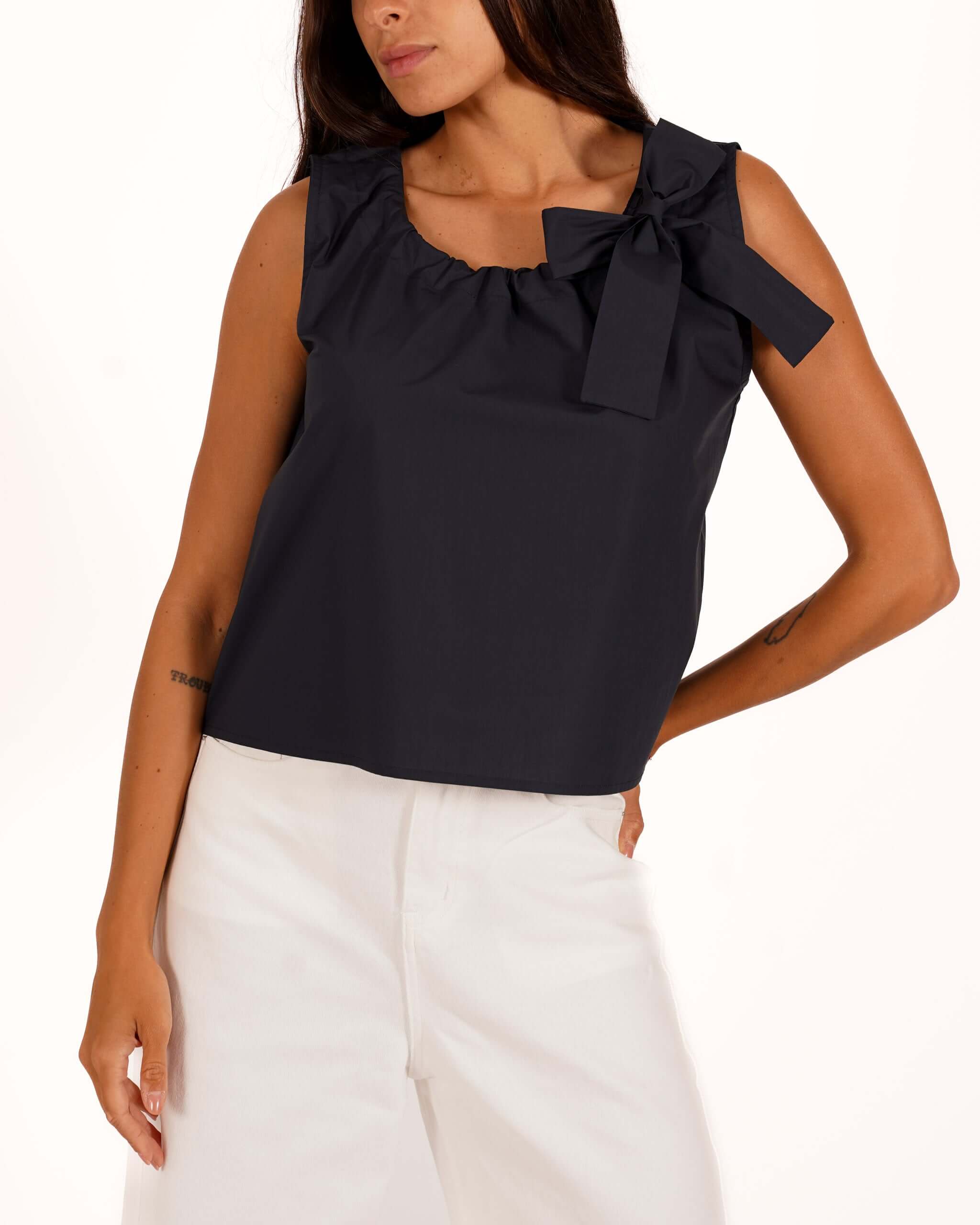 Blusa smanicata con fiocco in cotone - Silvia