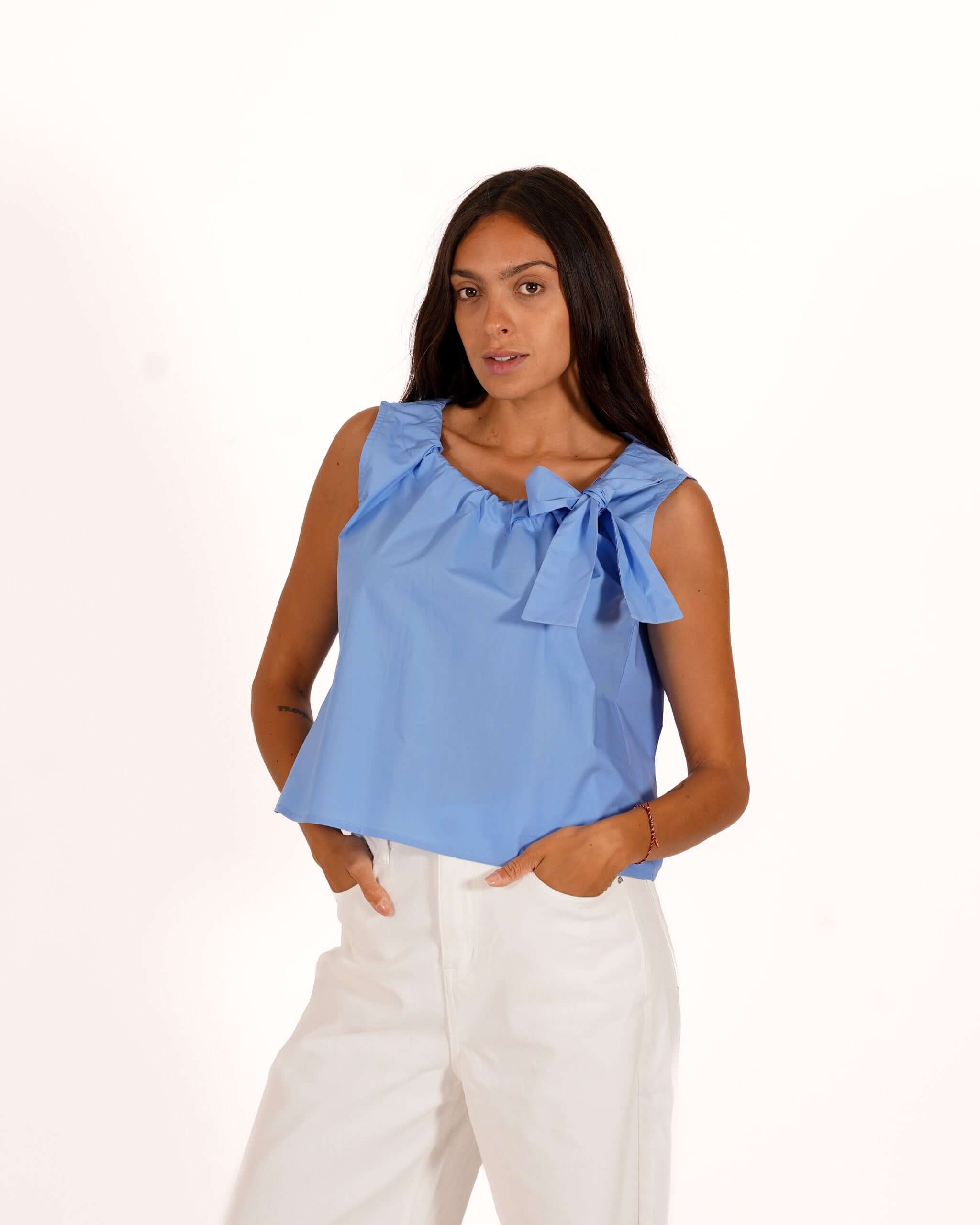 Blusa smanicata con fiocco in cotone - Silvia