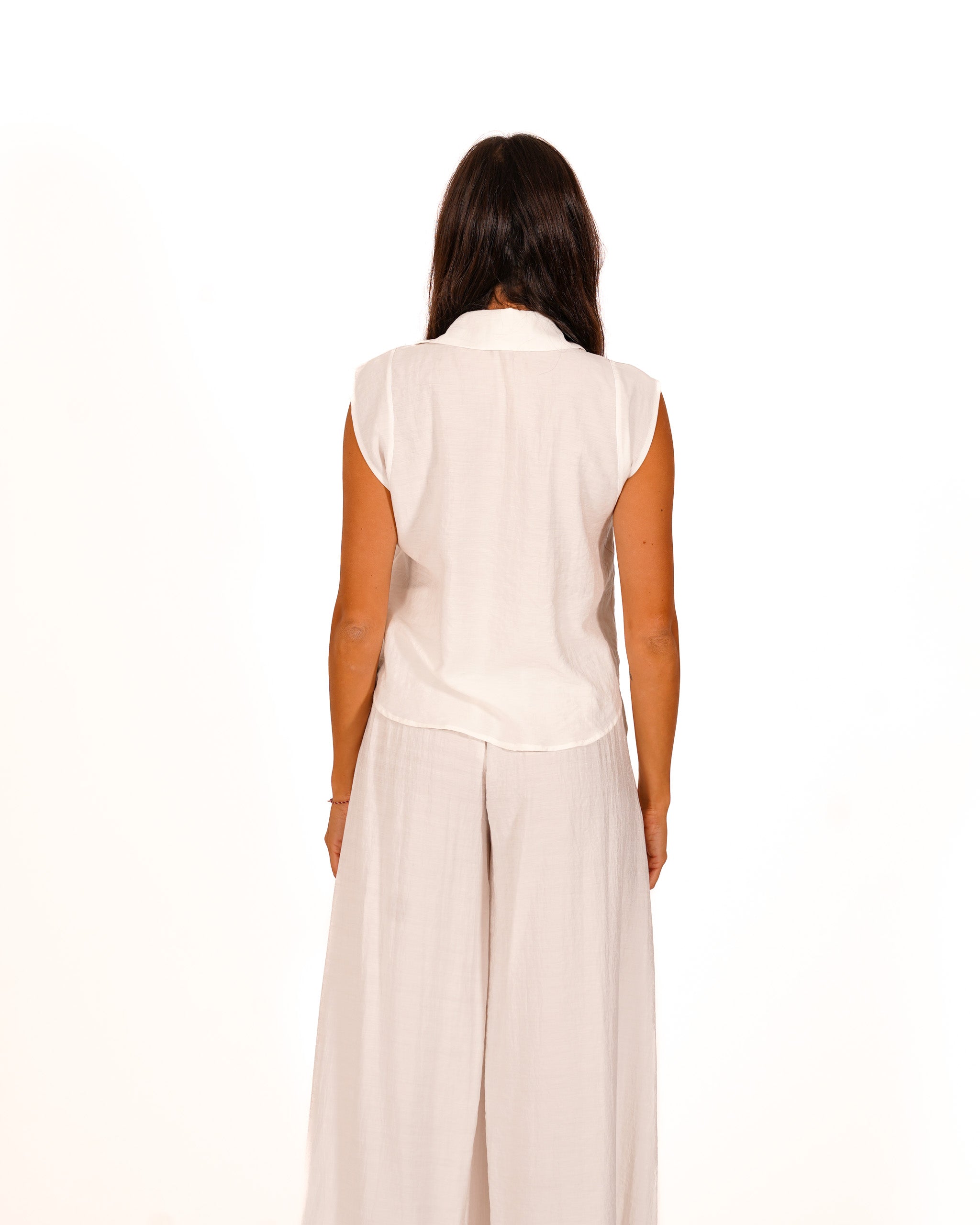 Camicia smanicata con bottoni in contrasto - Hoara