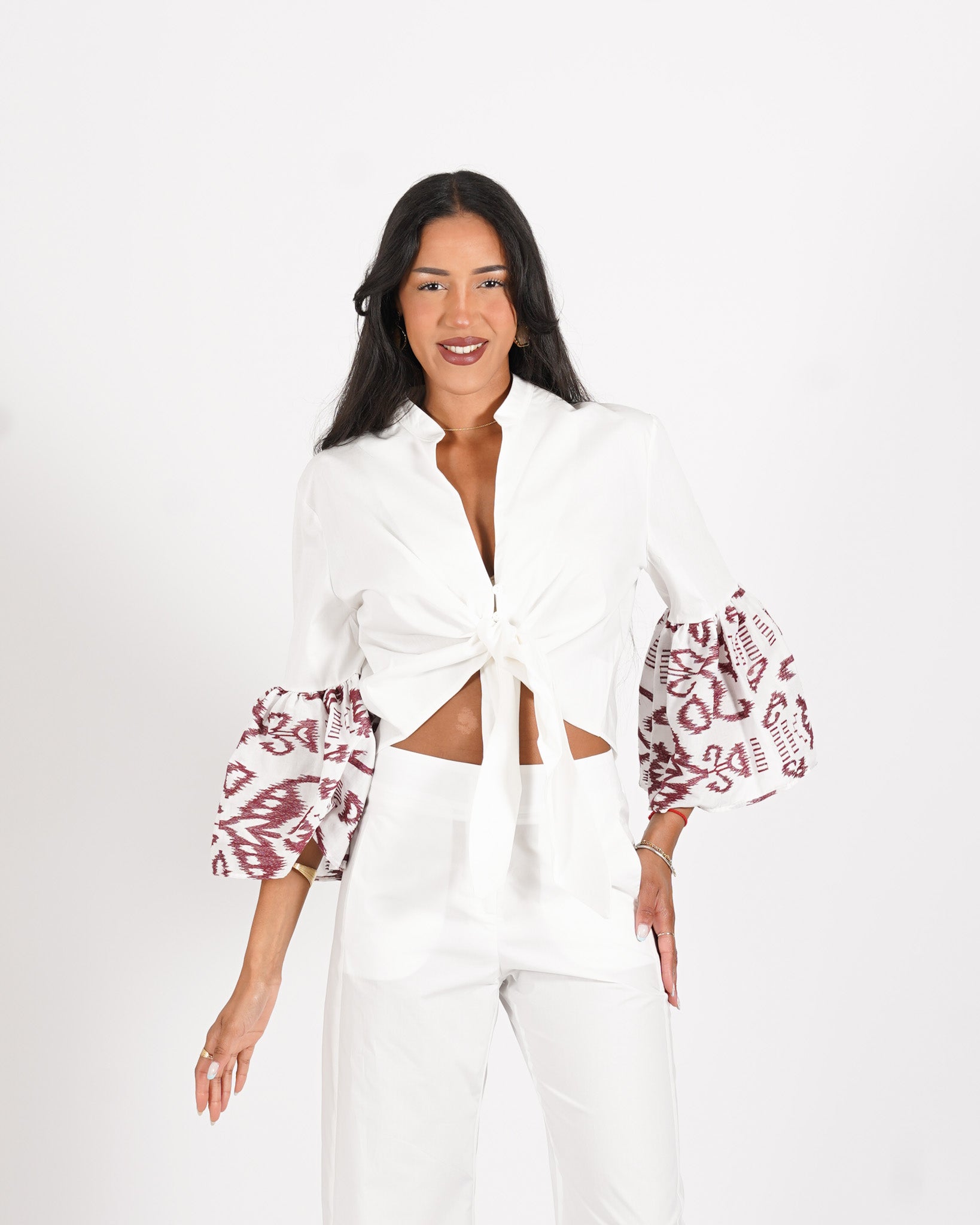 Blusa con nodo e ricamo su manica - Liberata