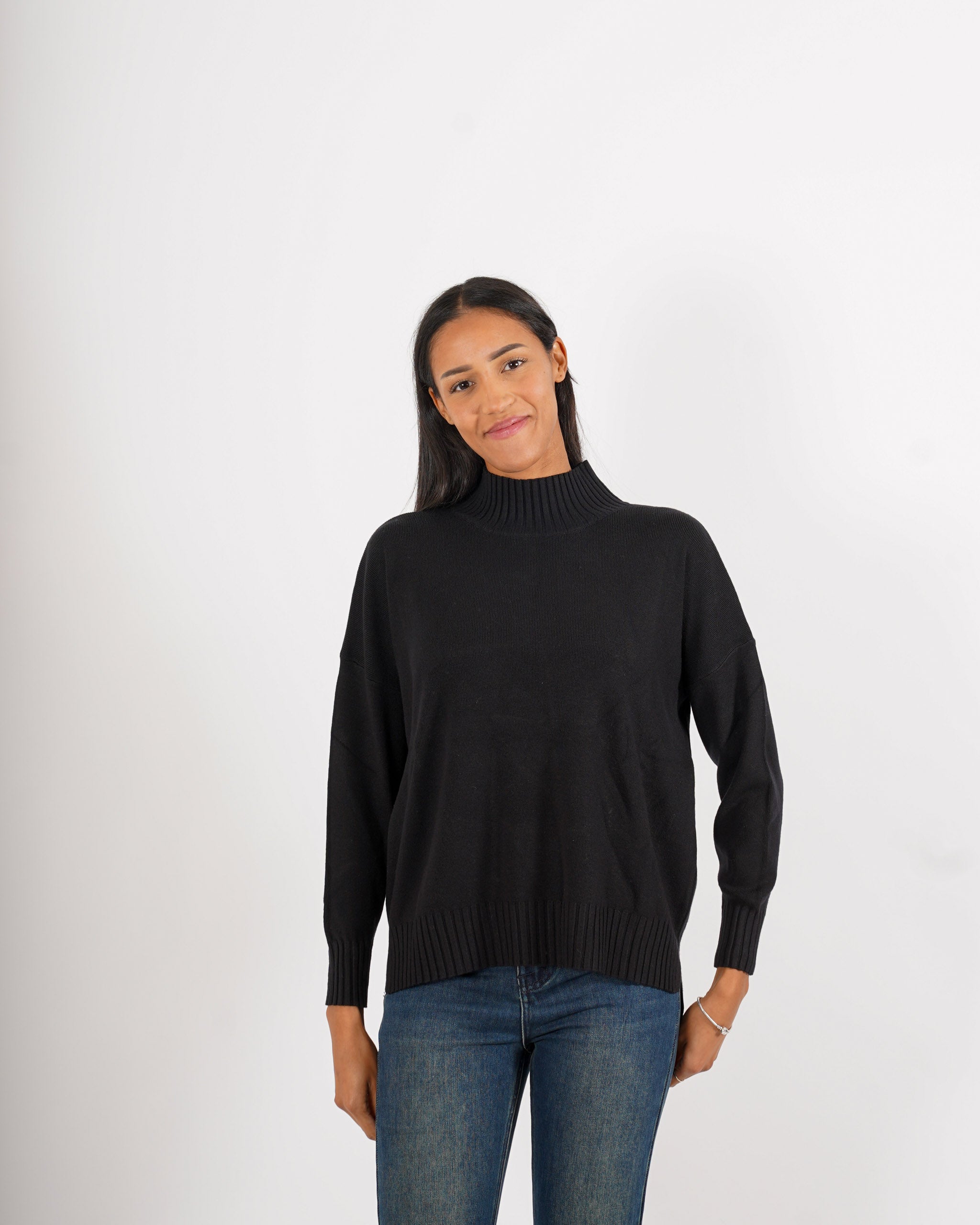 Maglia collo alto con spacchetti sul fondo - Gesso