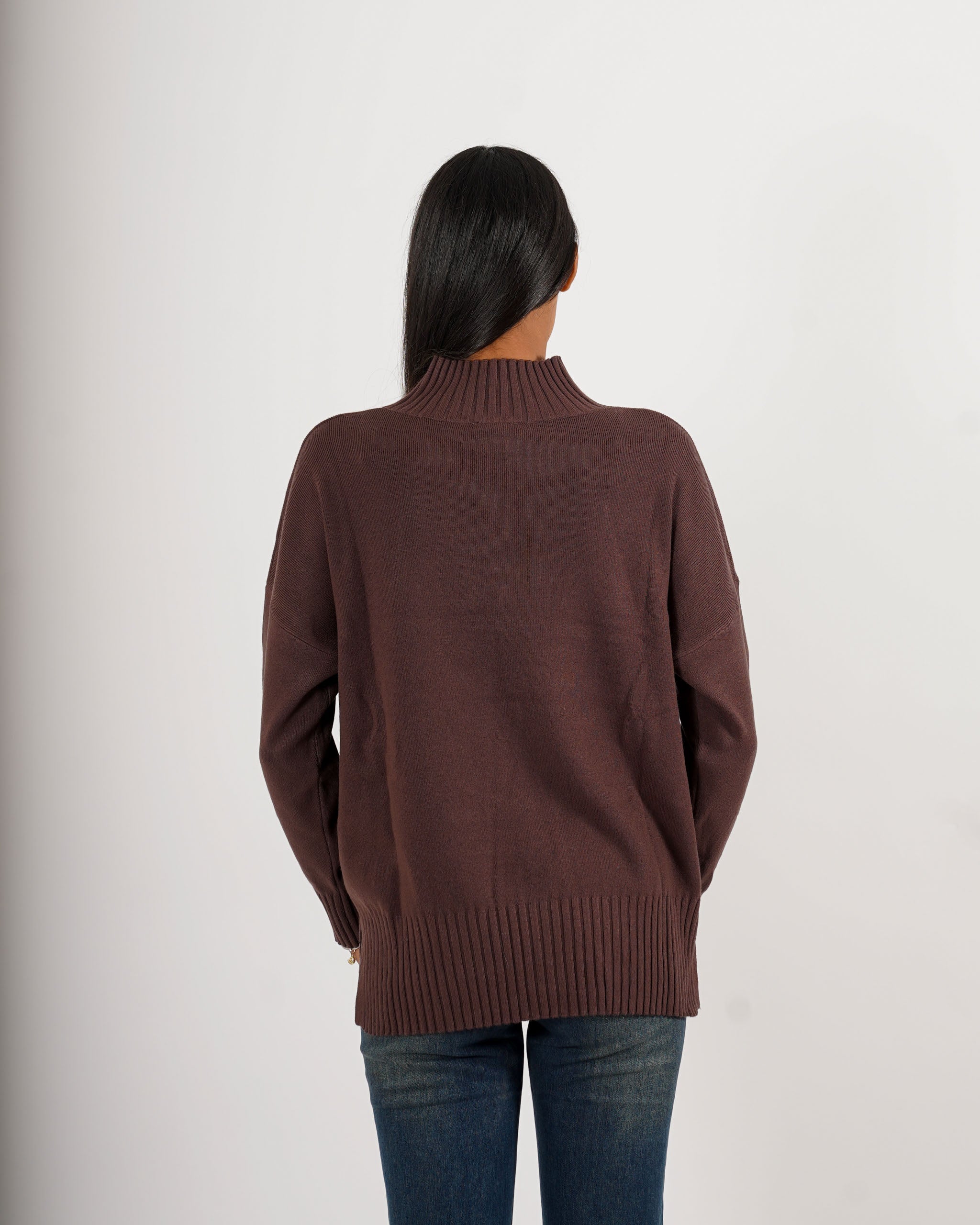 Maglia collo alto con spacchetti sul fondo - Gesso