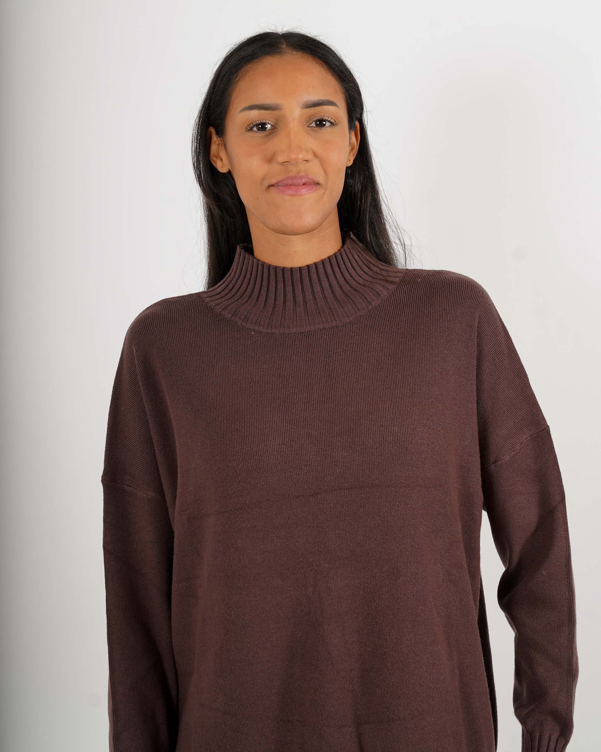 Maglia collo alto con spacchetti sul fondo - Gesso