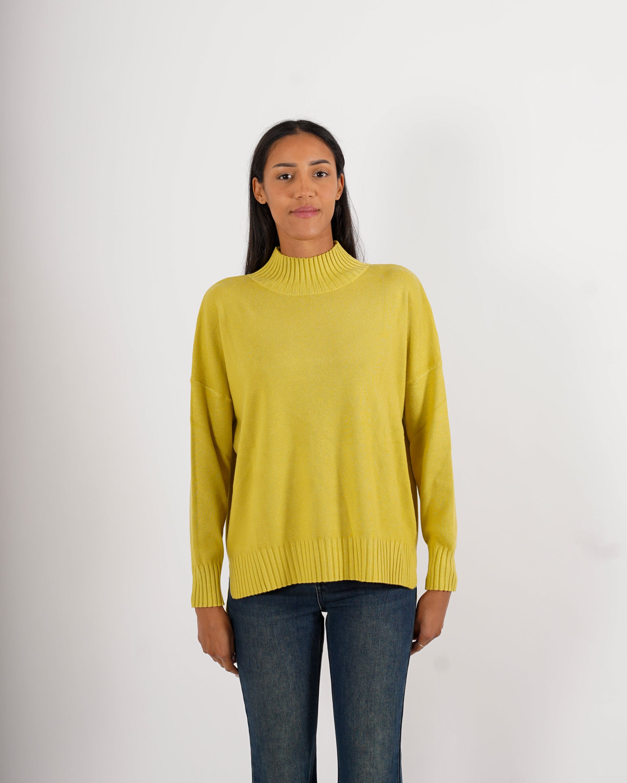 Maglia collo alto con spacchetti sul fondo - Gesso