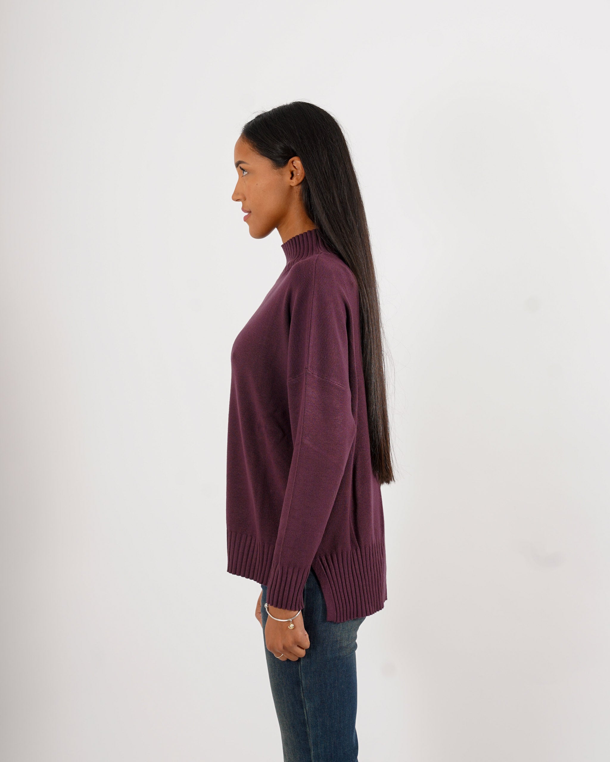 Maglia collo alto con spacchetti sul fondo - Gesso