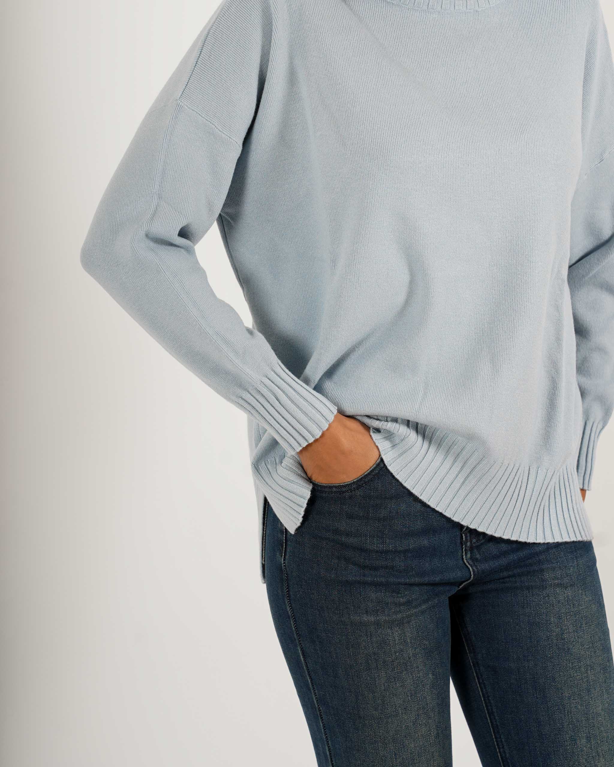 Maglia collo alto con spacchetti sul fondo - Gesso