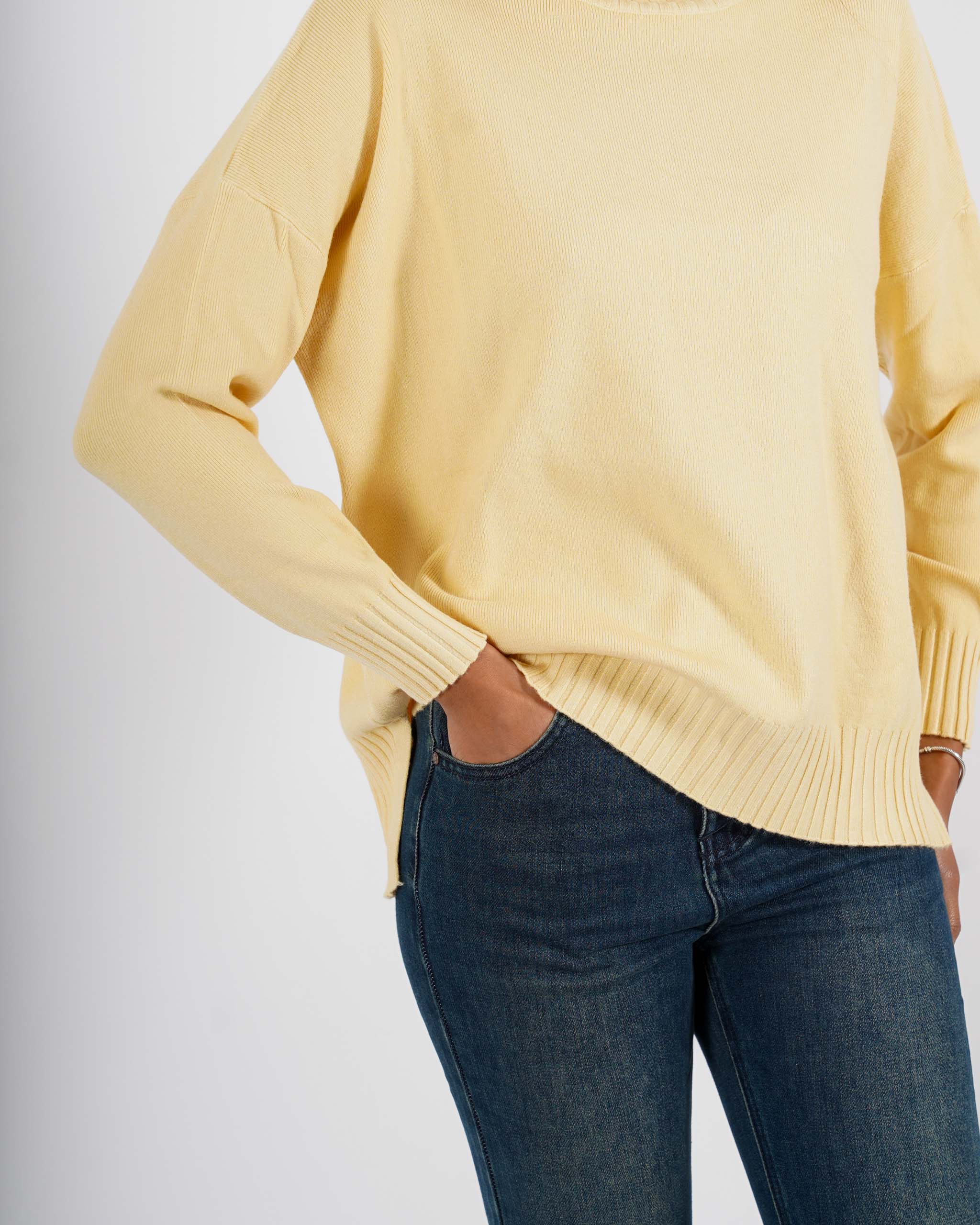 Maglia collo alto con spacchetti sul fondo - Gesso