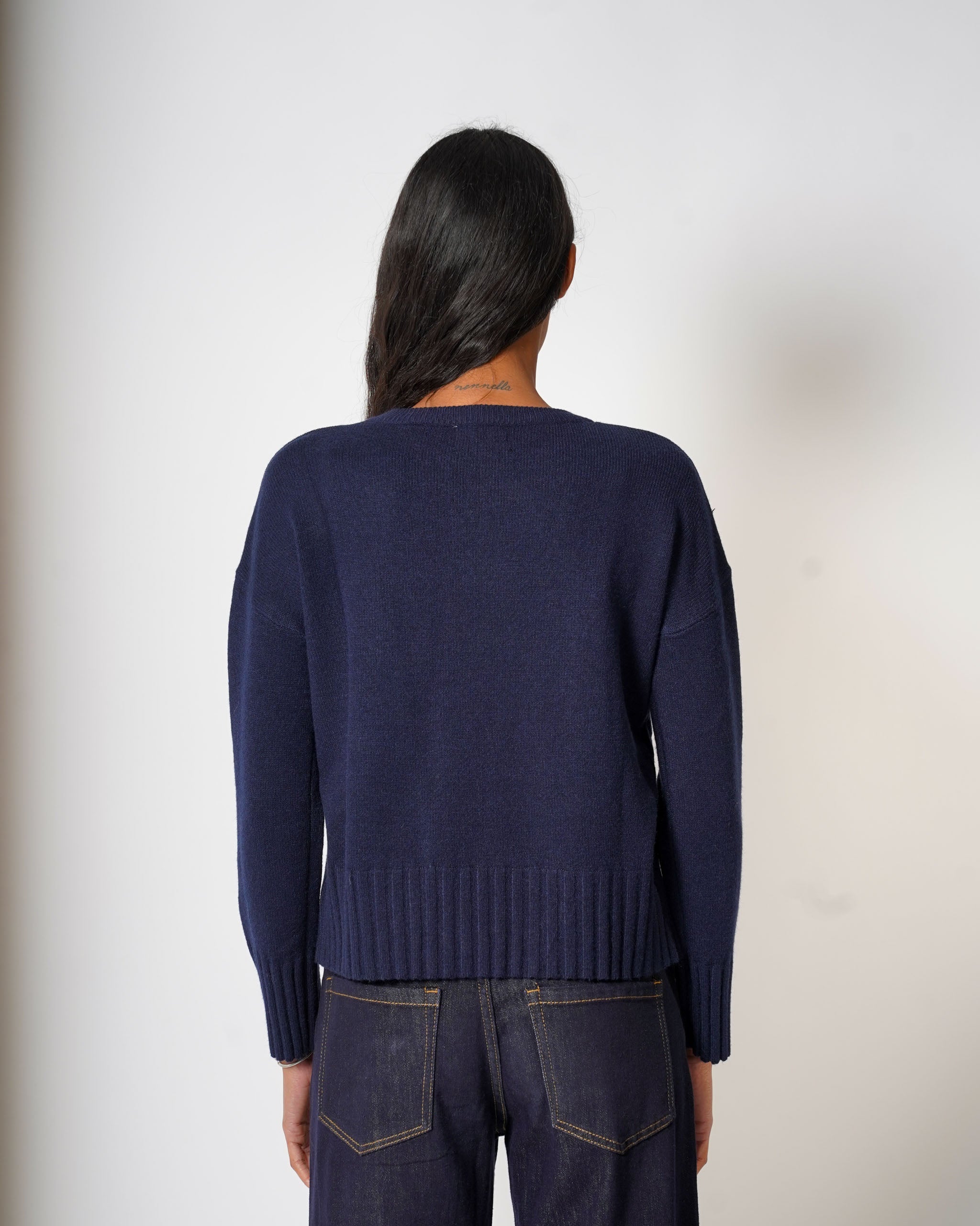 Maglia girocollo minimal con spacco frontale - Fulgenzia