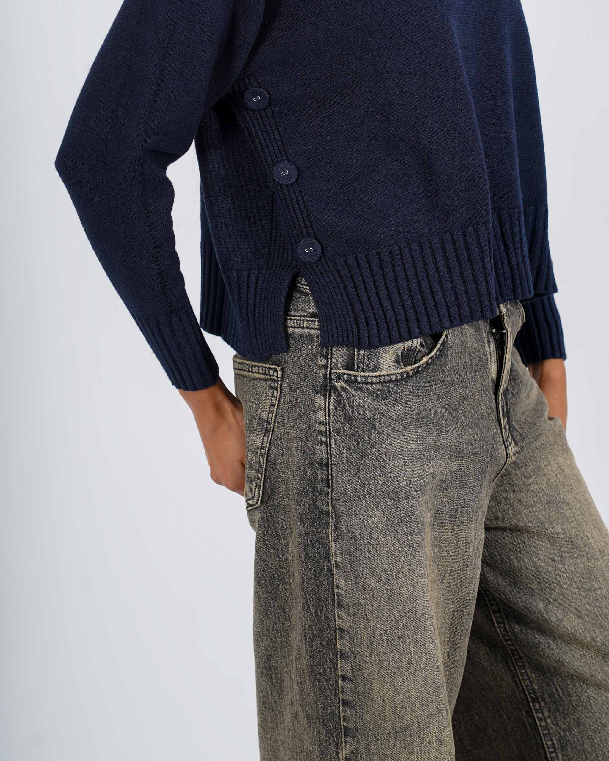 Maglia collo alto con bottoni laterali - Guglielma